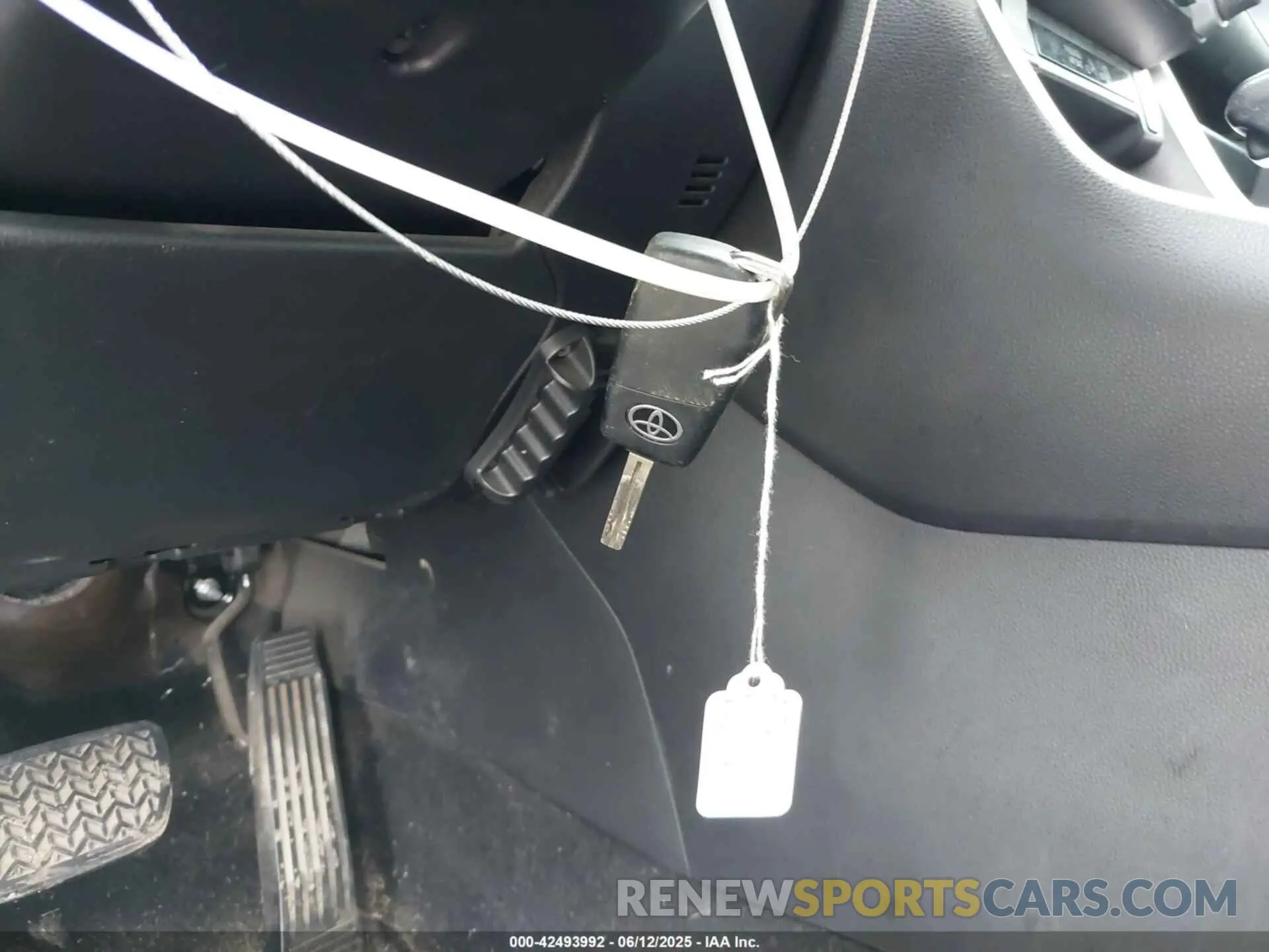 11 Photograph of a damaged car 2T3H1RFVXLC037260 TOYOTA RAV4 2020