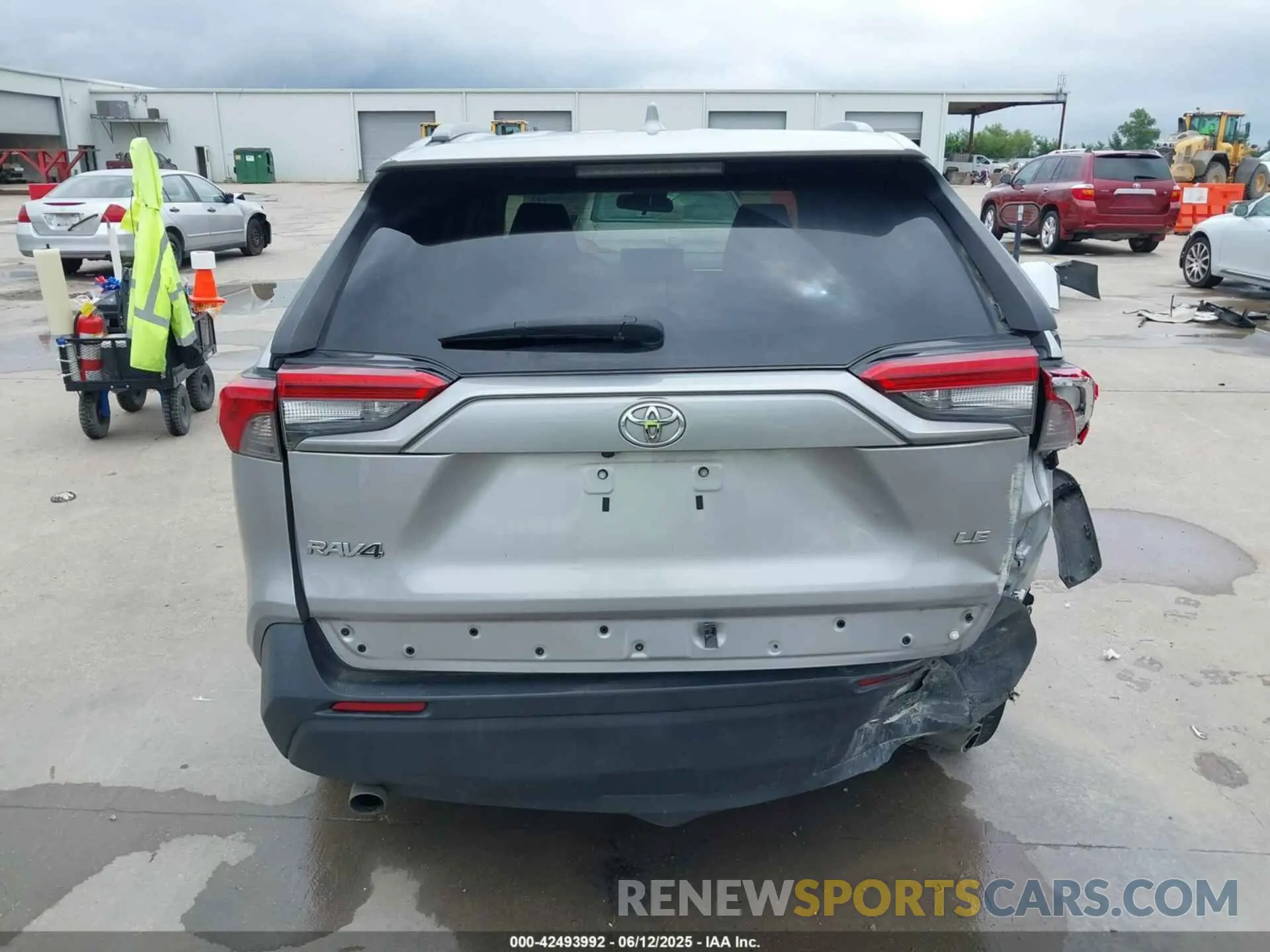 16 Photograph of a damaged car 2T3H1RFVXLC037260 TOYOTA RAV4 2020