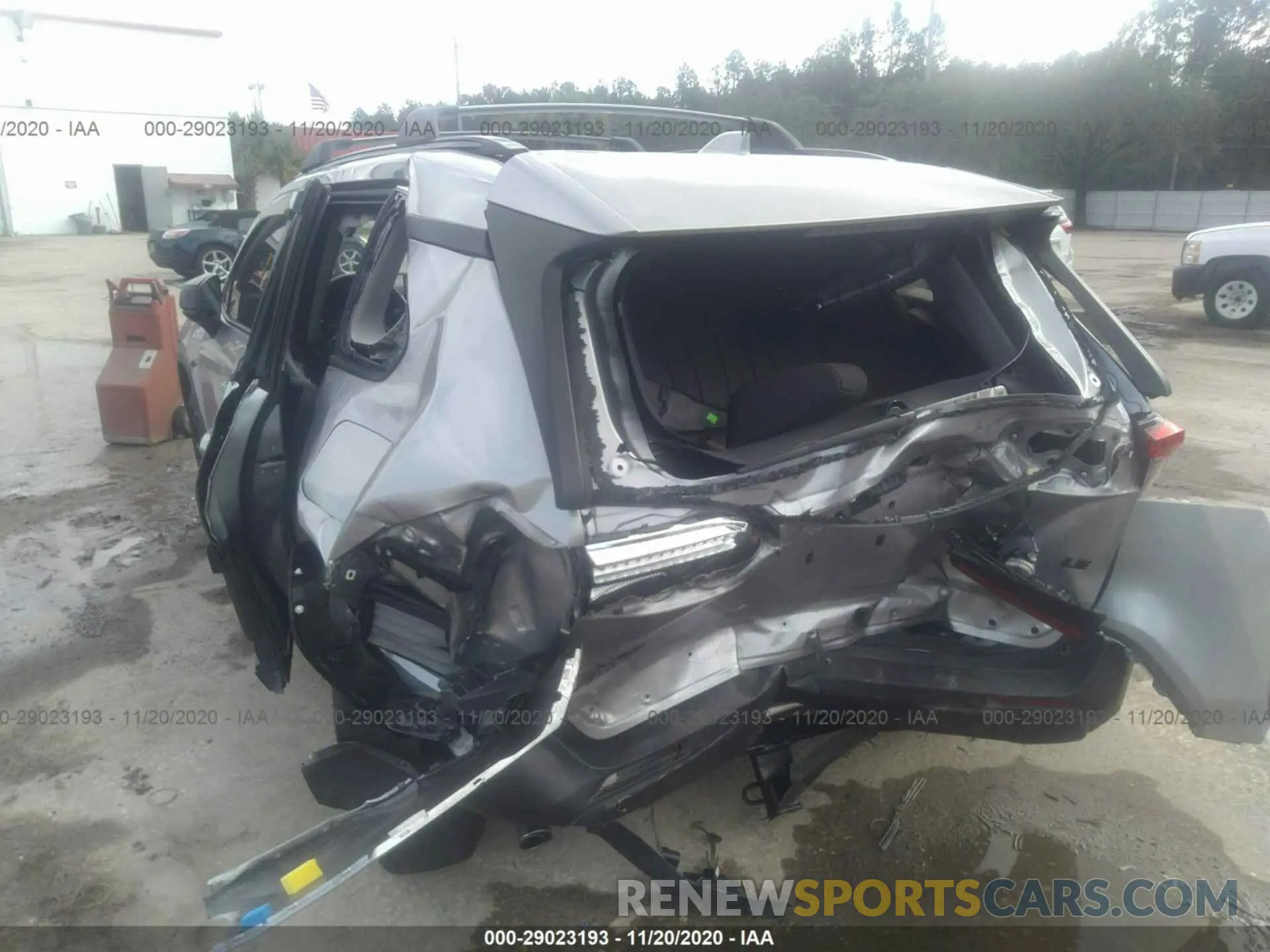 6 Photograph of a damaged car 2T3H1RFVXLC075152 TOYOTA RAV4 2020