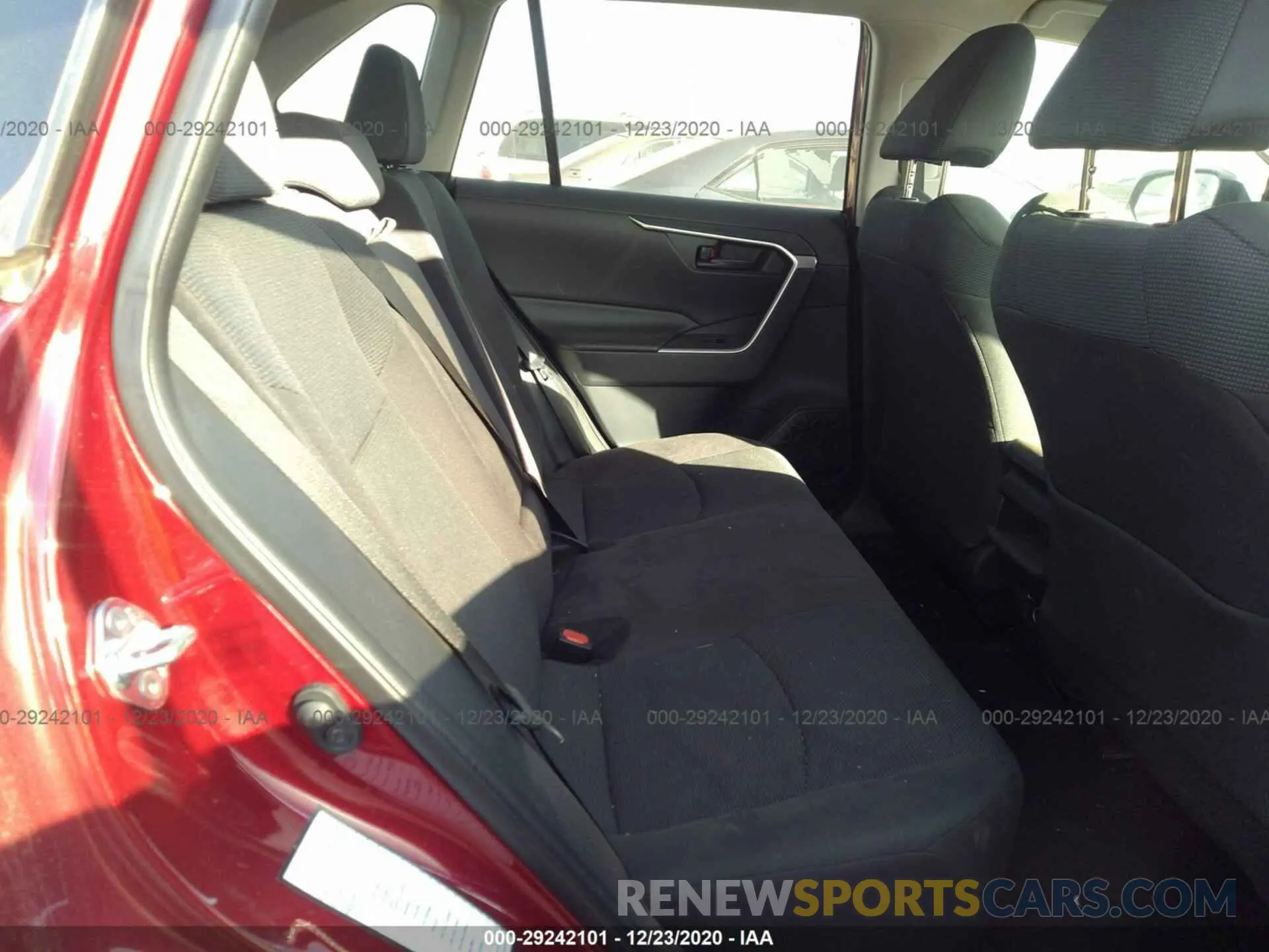 8 Photograph of a damaged car 2T3H1RFVXLW070189 TOYOTA RAV4 2020