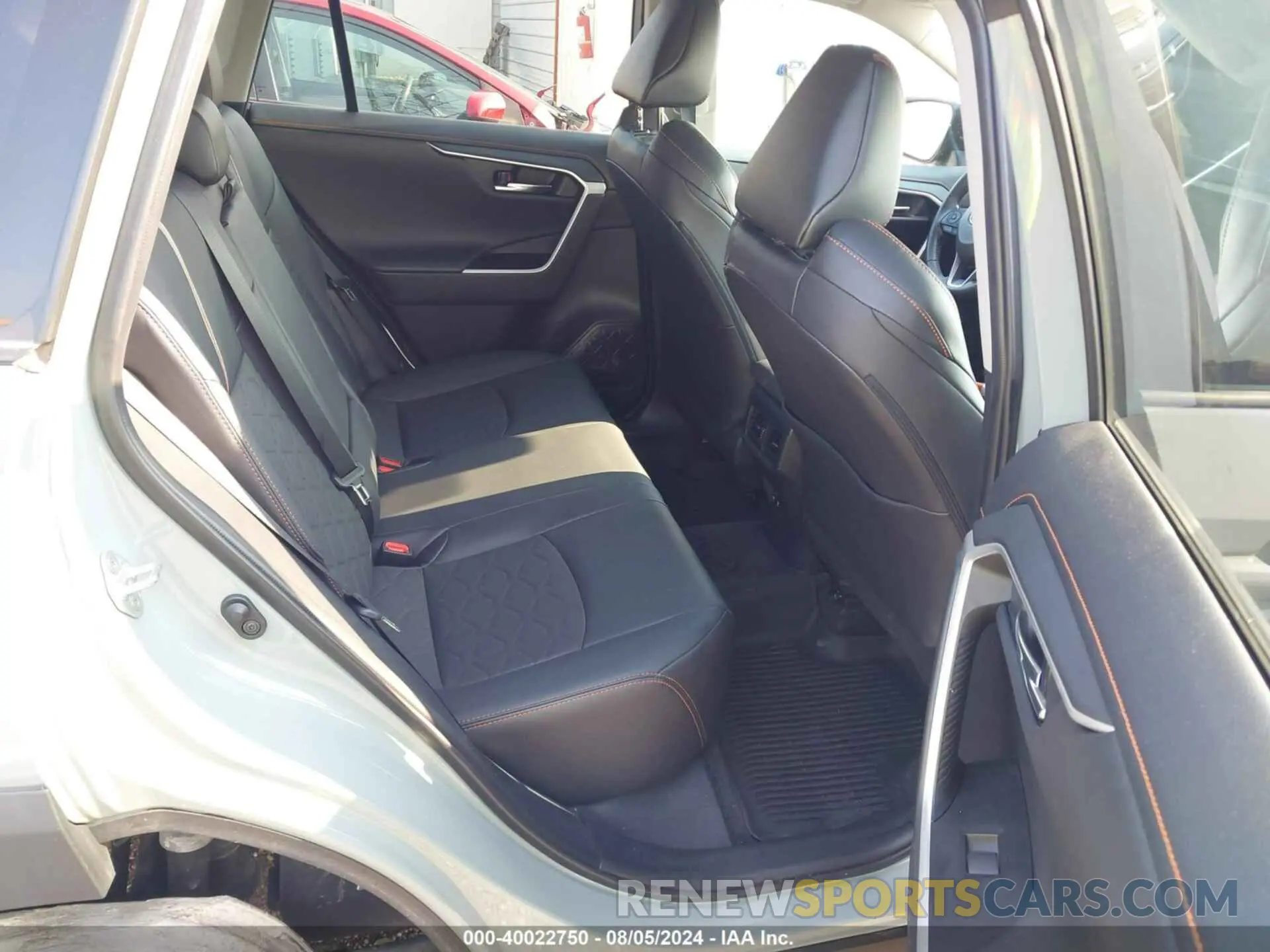 8 Photograph of a damaged car 2T3J1RFV1LC124675 TOYOTA RAV4 2020