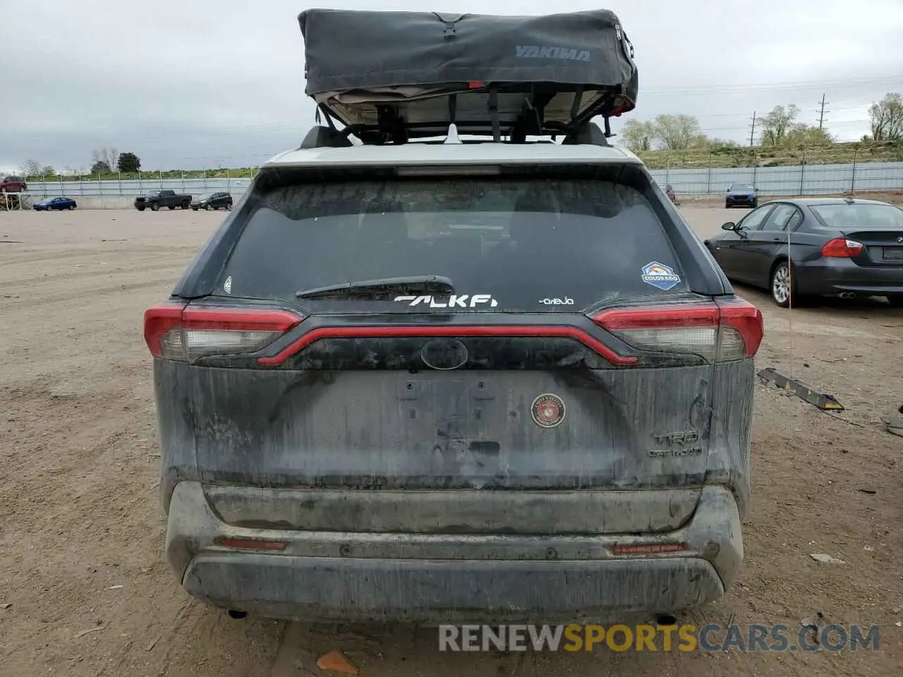 6 Photograph of a damaged car 2T3J1RFV3LC073681 TOYOTA RAV4 2020