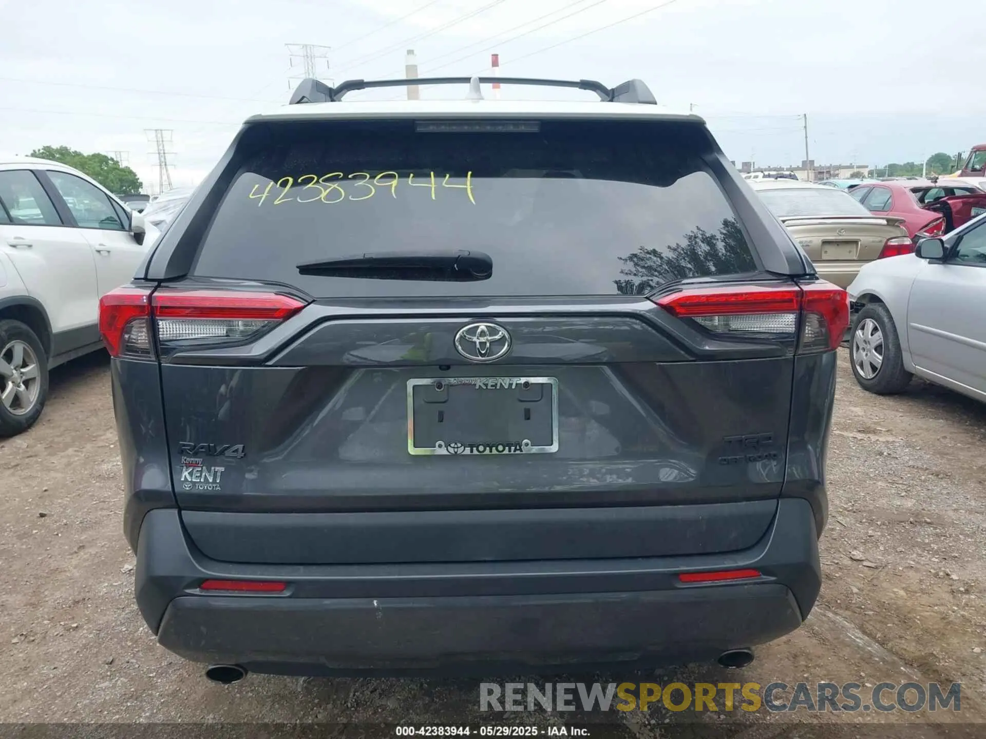 16 Photograph of a damaged car 2T3J1RFV4LC087234 TOYOTA RAV4 2020