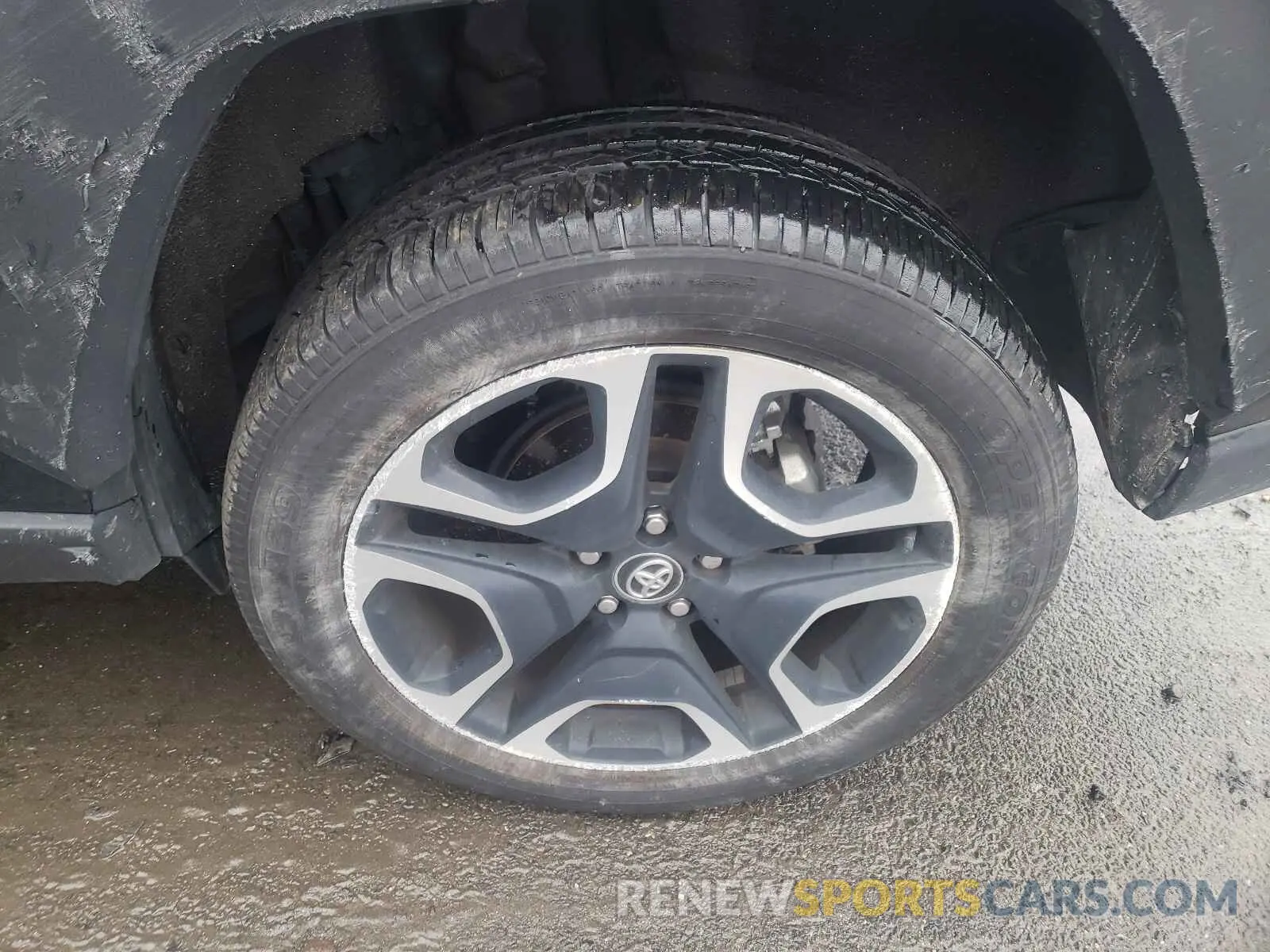 9 Photograph of a damaged car 2T3J1RFV6LC102400 TOYOTA RAV4 2020