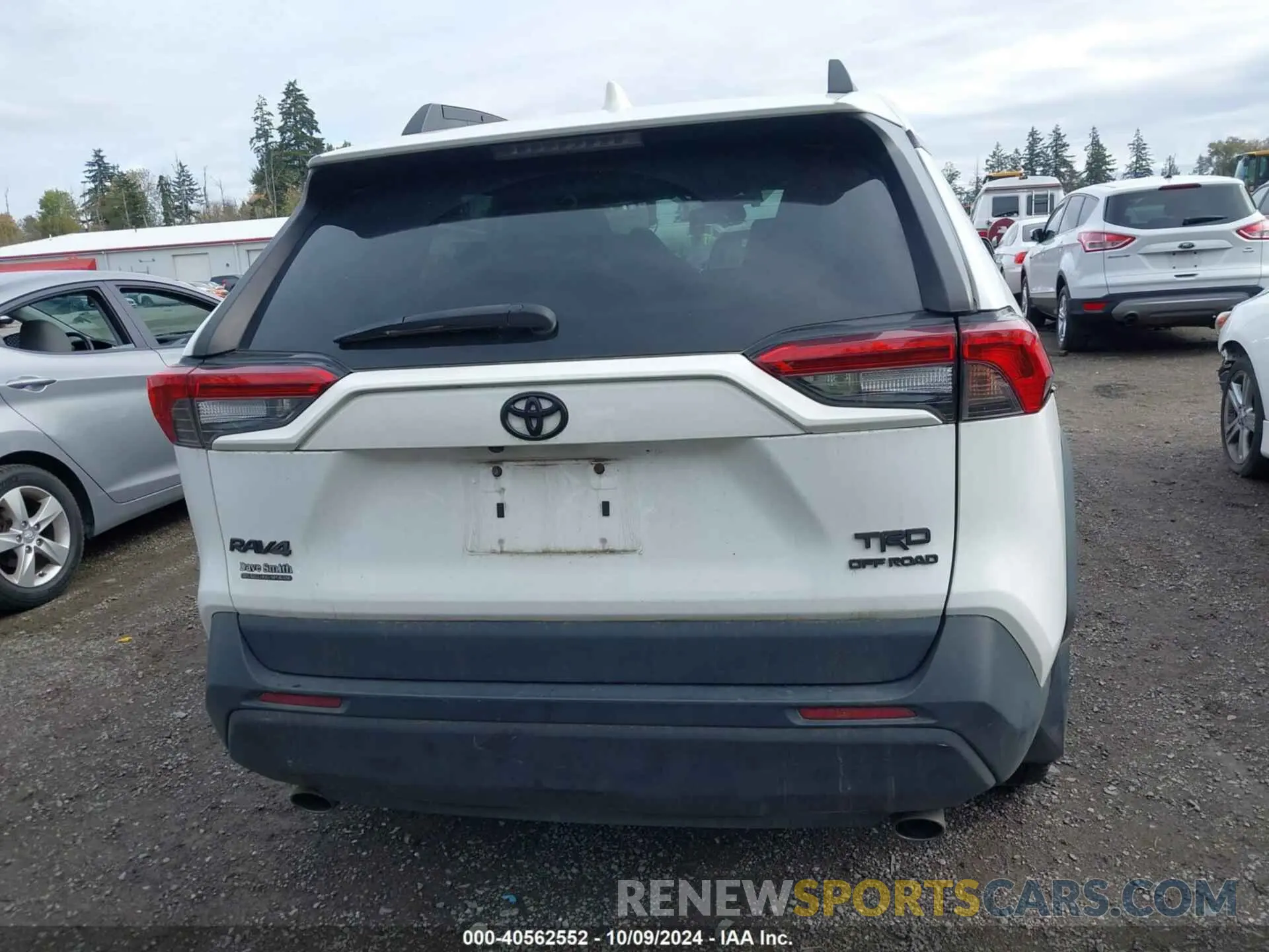 17 Photograph of a damaged car 2T3J1RFV7LC071125 TOYOTA RAV4 2020