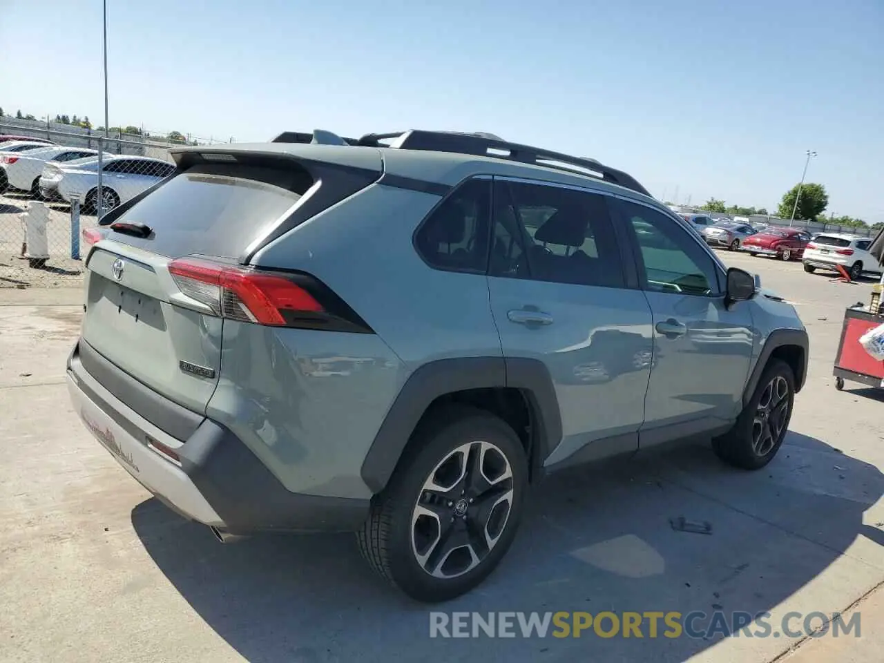 3 Фотография поврежденного автомобиля 2T3J1RFV8LC108327 TOYOTA RAV4 2020