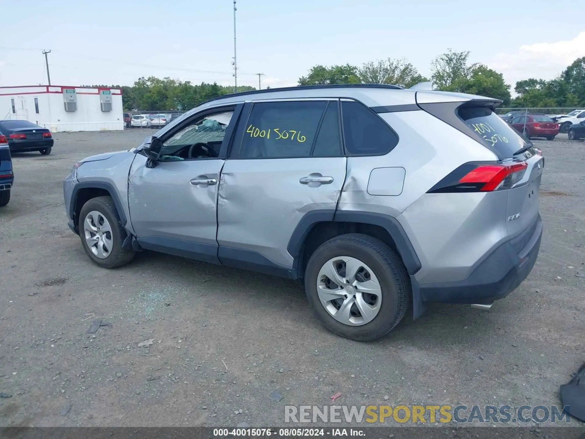 3 Фотография поврежденного автомобиля 2T3K1RFV3LW097658 TOYOTA RAV4 2020