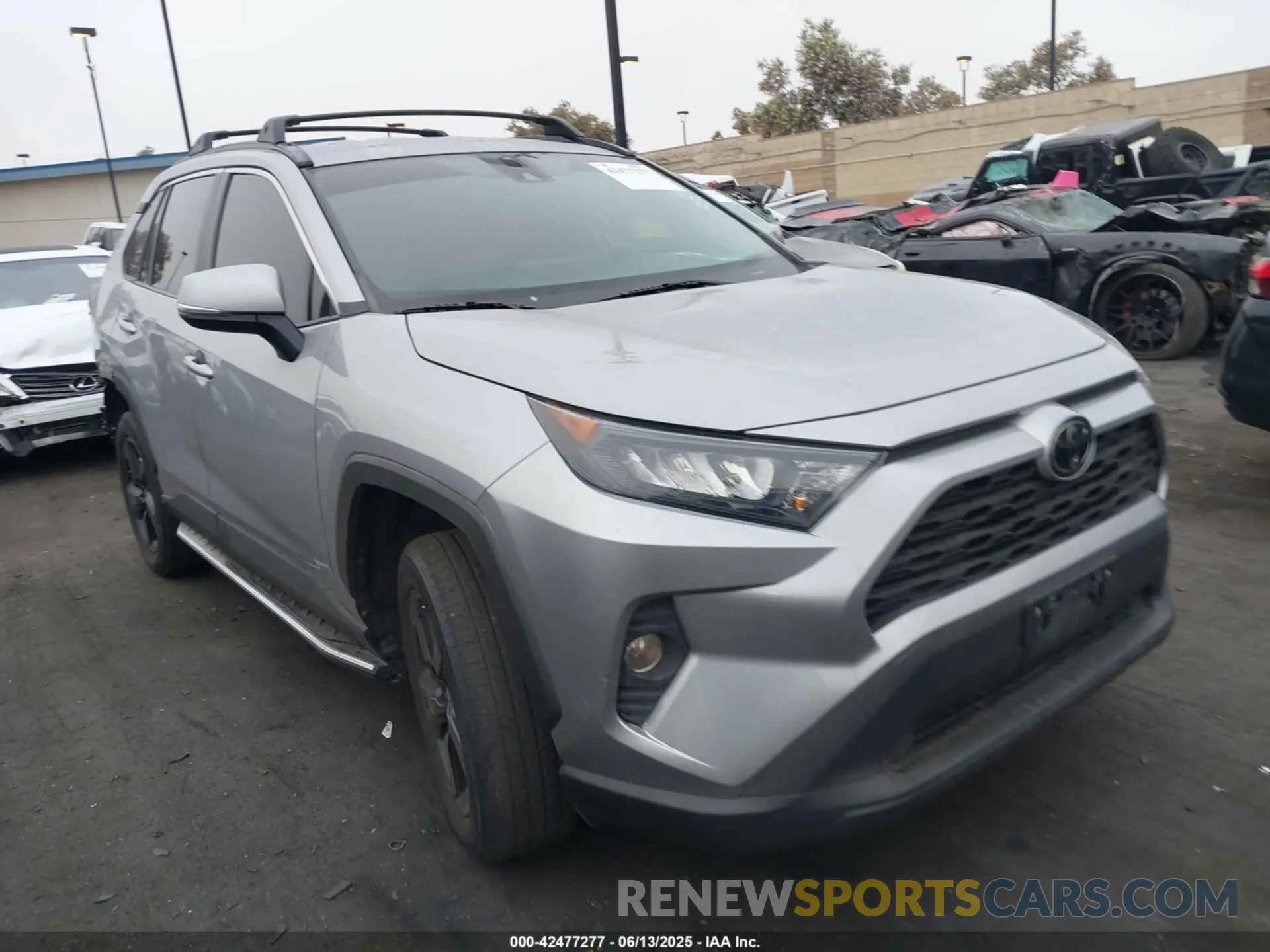 1 Фотография поврежденного автомобиля 2T3K1RFV5LW070848 TOYOTA RAV4 2020