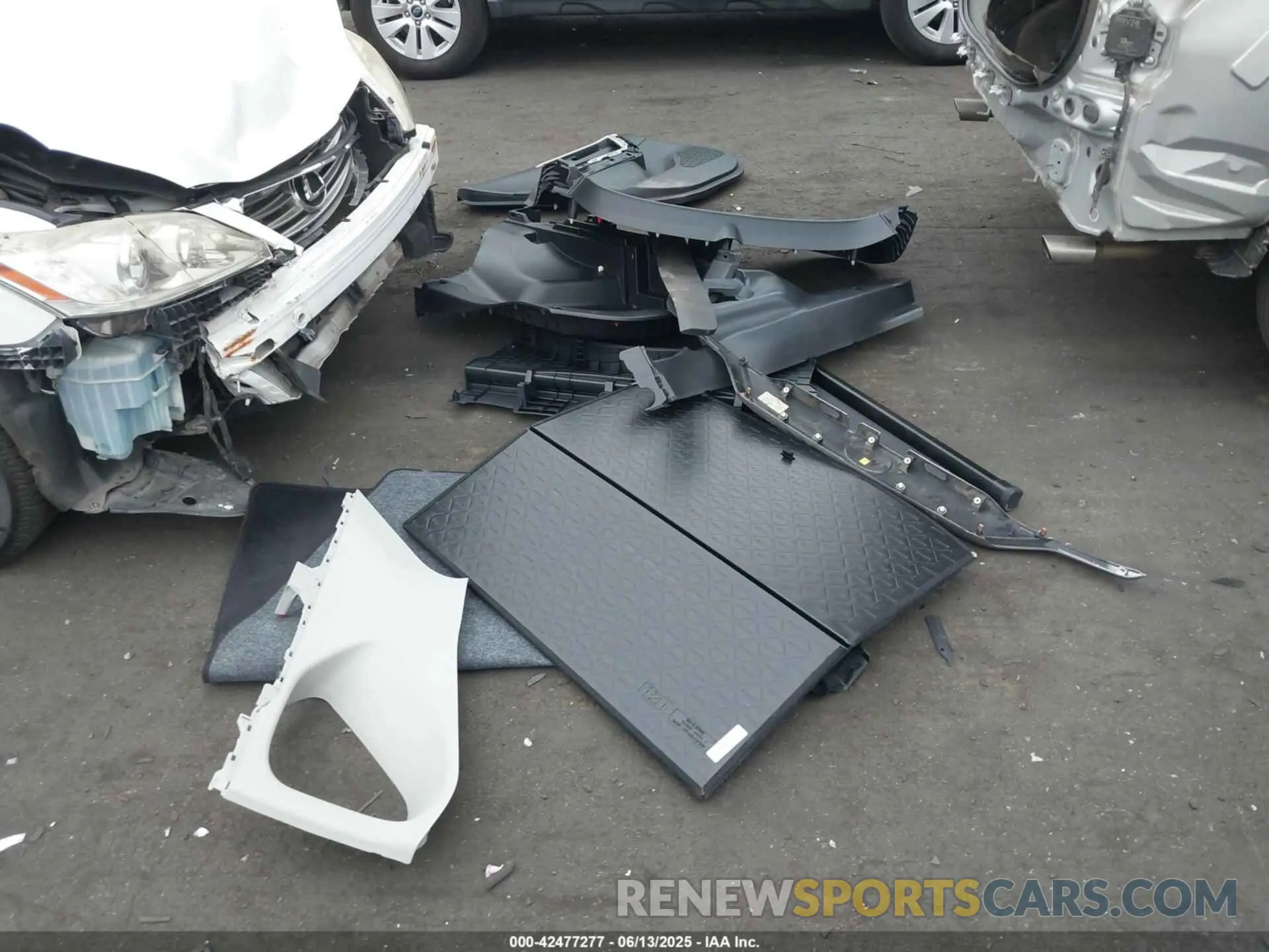 12 Фотография поврежденного автомобиля 2T3K1RFV5LW070848 TOYOTA RAV4 2020