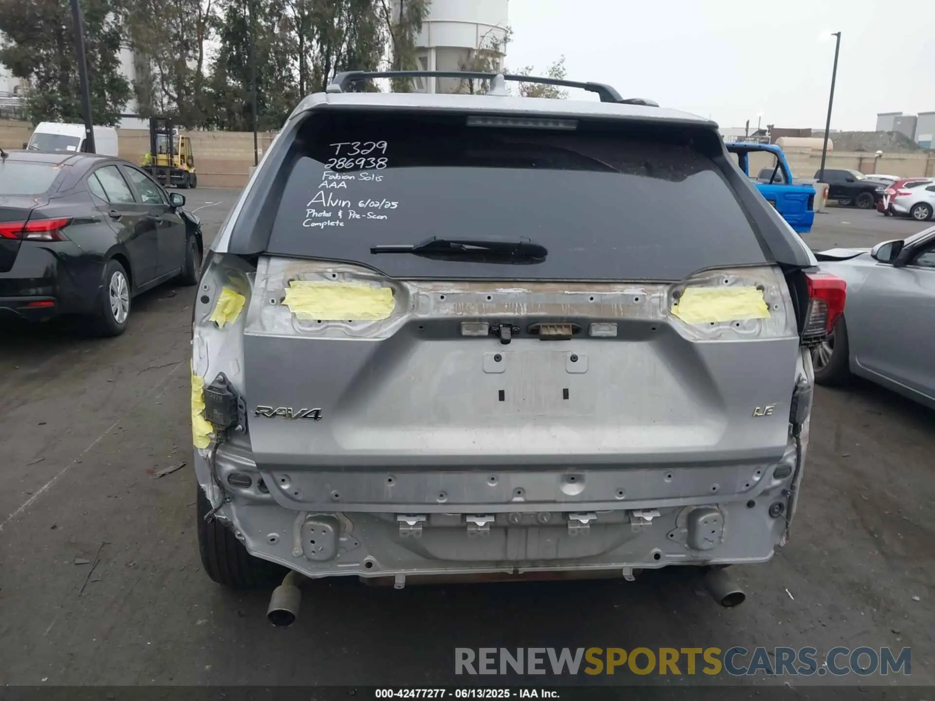 17 Фотография поврежденного автомобиля 2T3K1RFV5LW070848 TOYOTA RAV4 2020