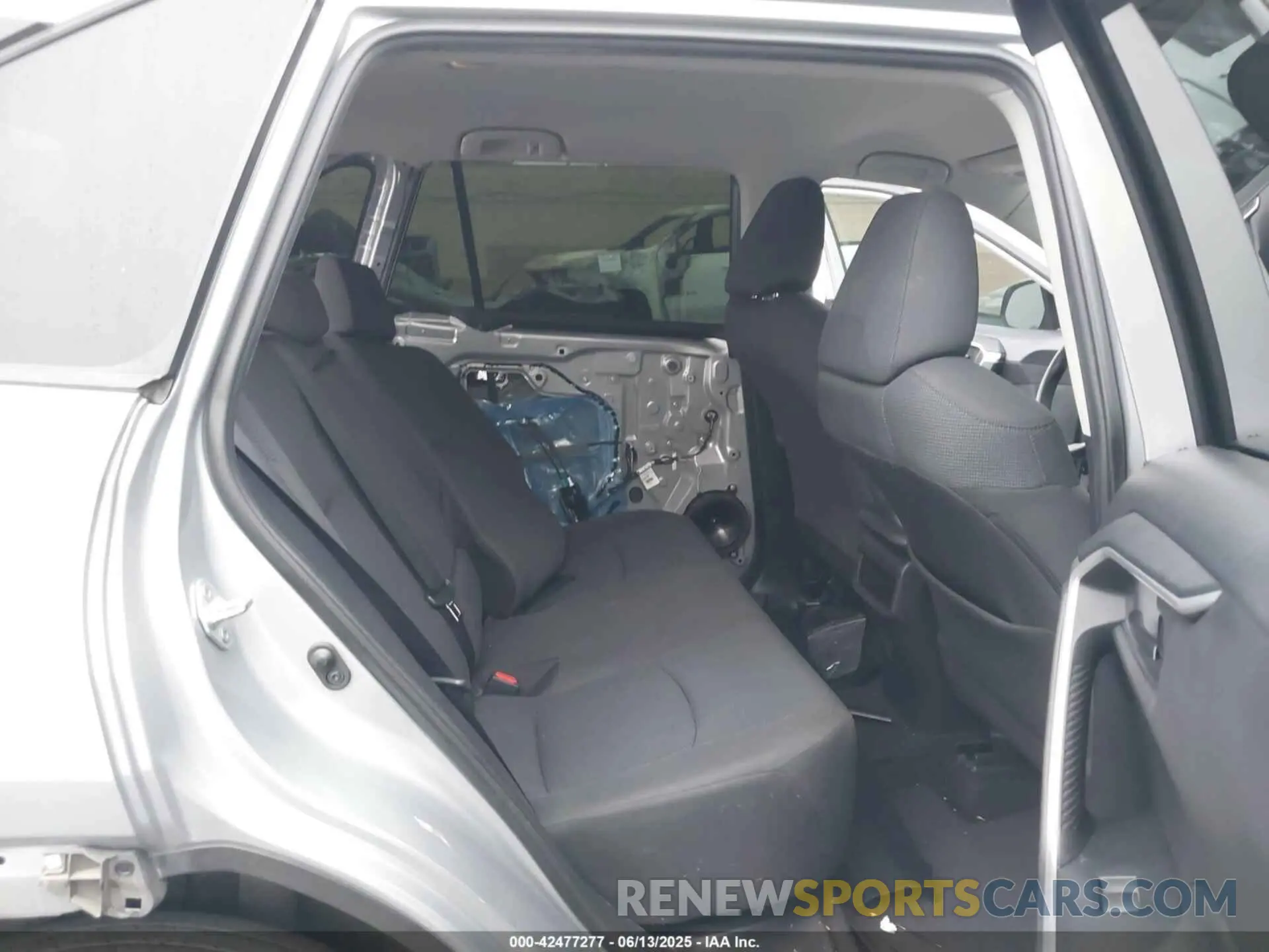 8 Фотография поврежденного автомобиля 2T3K1RFV5LW070848 TOYOTA RAV4 2020