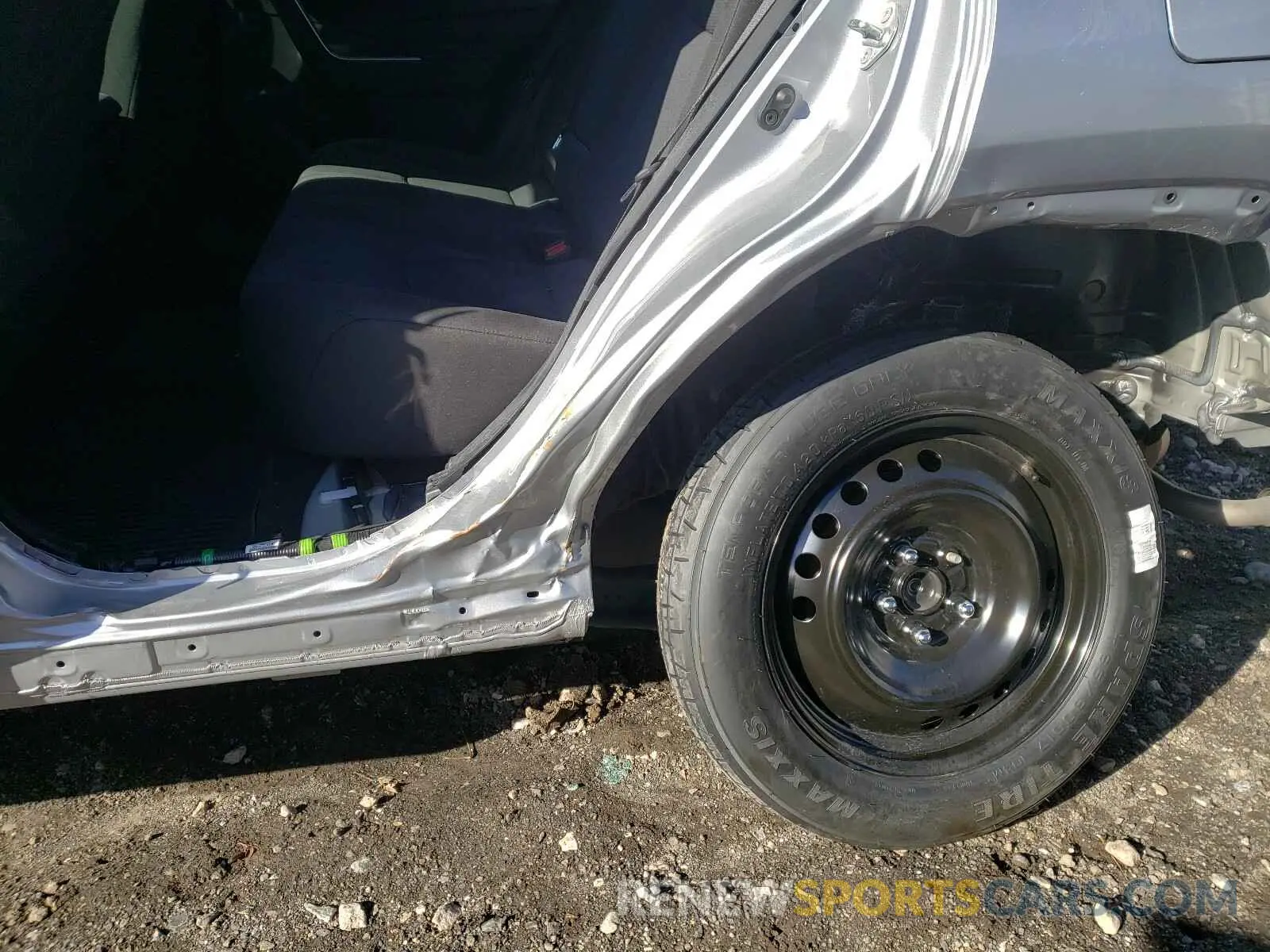 9 Photograph of a damaged car 2T3K1RFV7LW090650 TOYOTA RAV4 2020