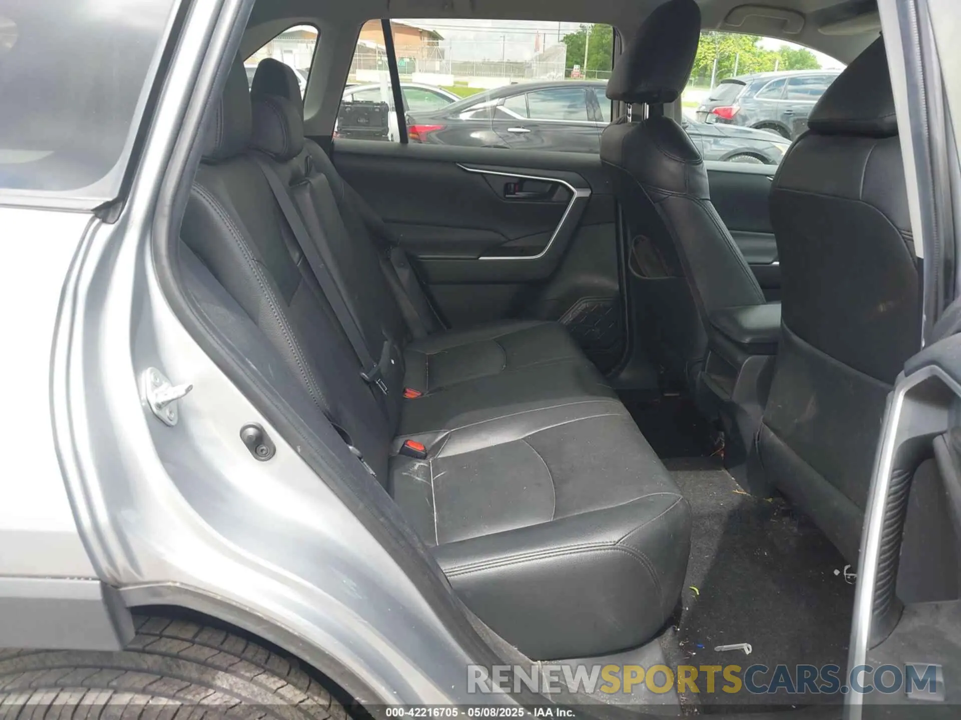 8 Photograph of a damaged car 2T3K1RFV8LC064253 TOYOTA RAV4 2020