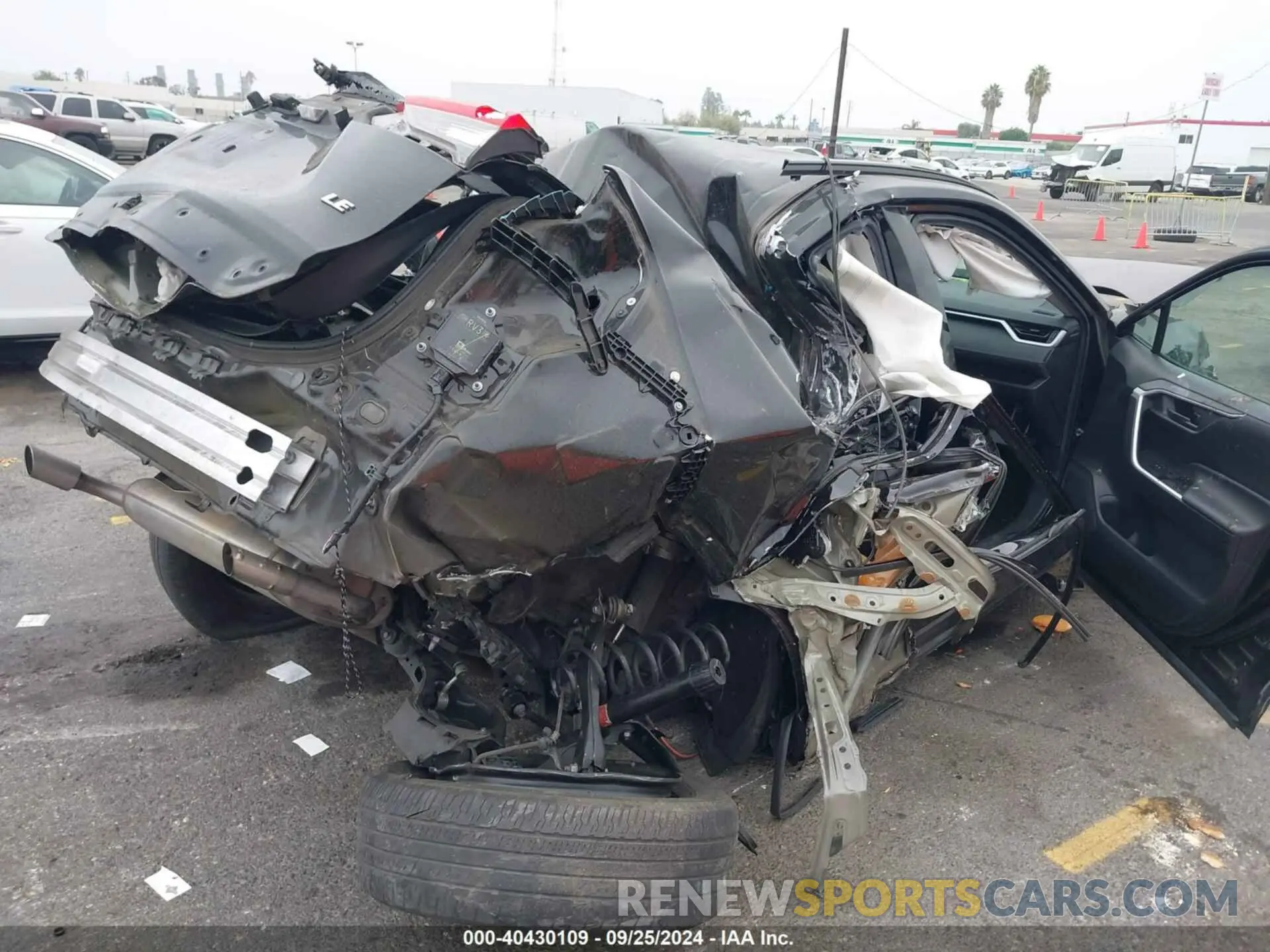 17 Photograph of a damaged car 2T3K1RFVXLW085121 TOYOTA RAV4 2020