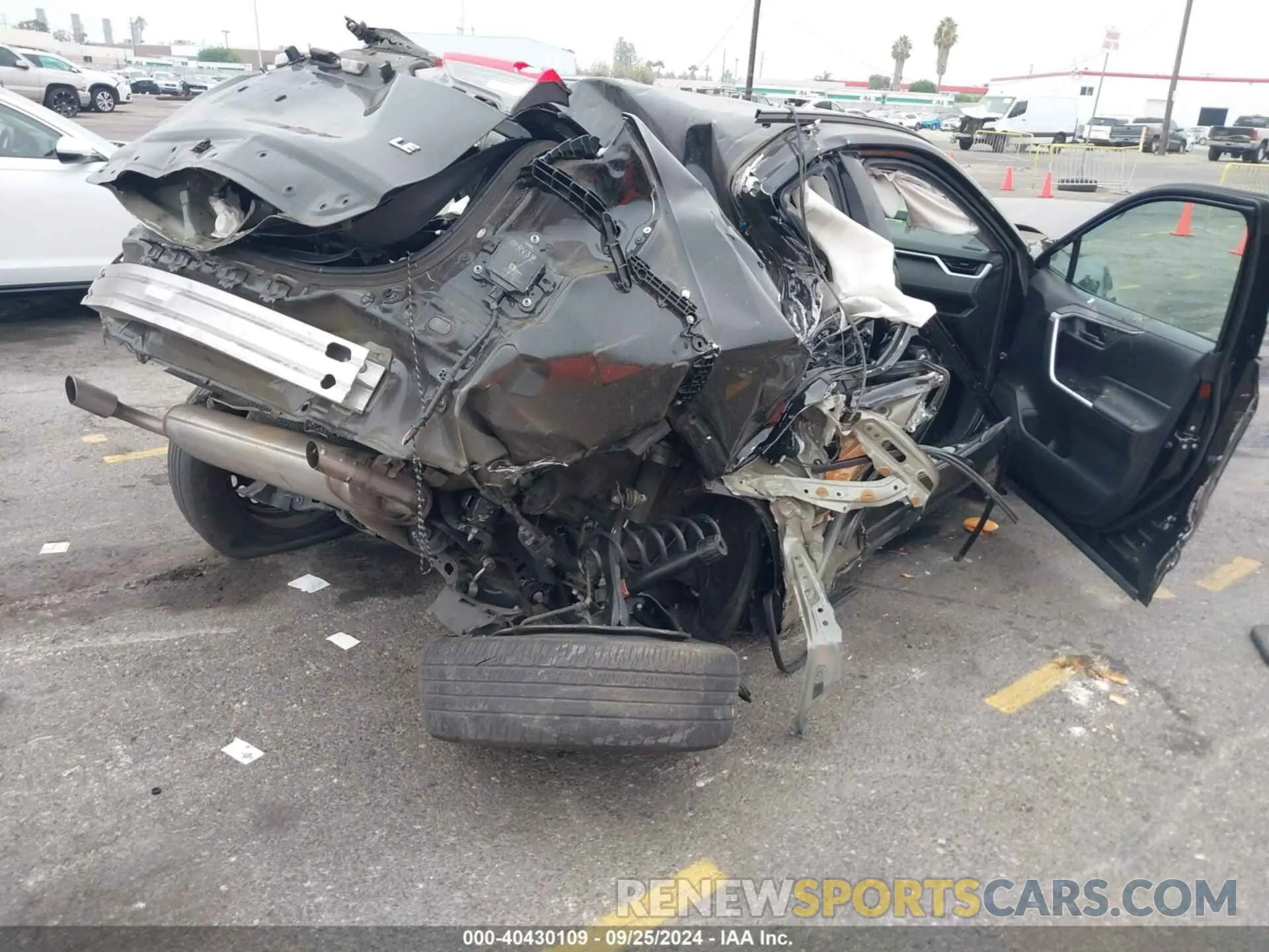 4 Photograph of a damaged car 2T3K1RFVXLW085121 TOYOTA RAV4 2020