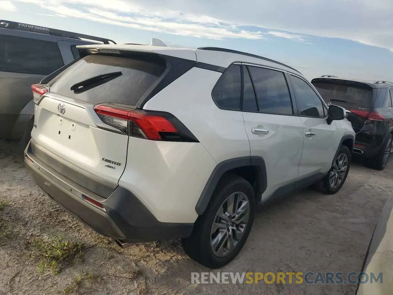 3 Photograph of a damaged car 2T3N1RFV6LW090216 TOYOTA RAV4 2020