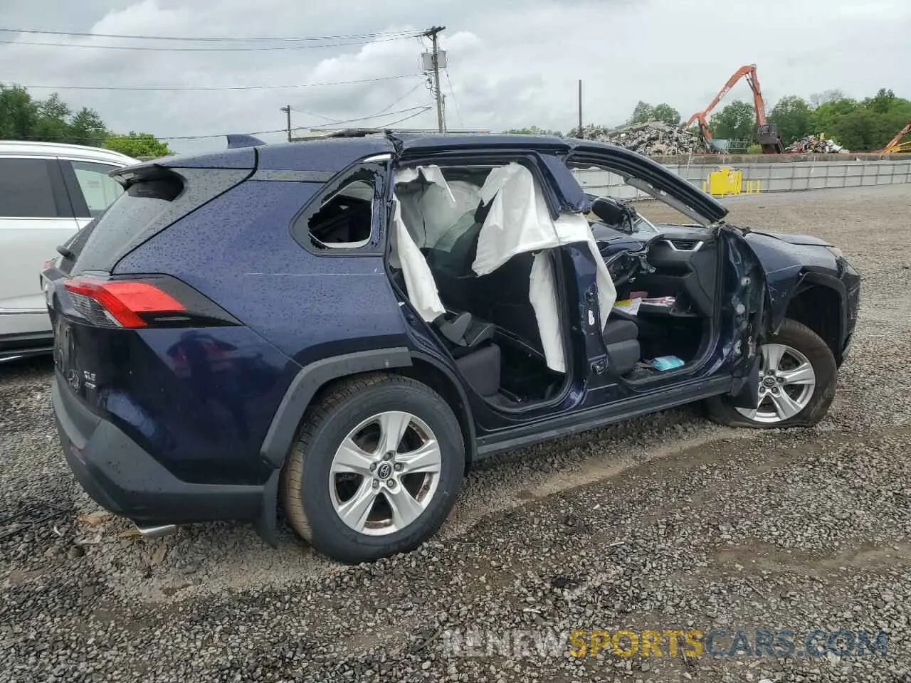 3 Фотография поврежденного автомобиля 2T3P1RFV0LC064348 TOYOTA RAV4 2020