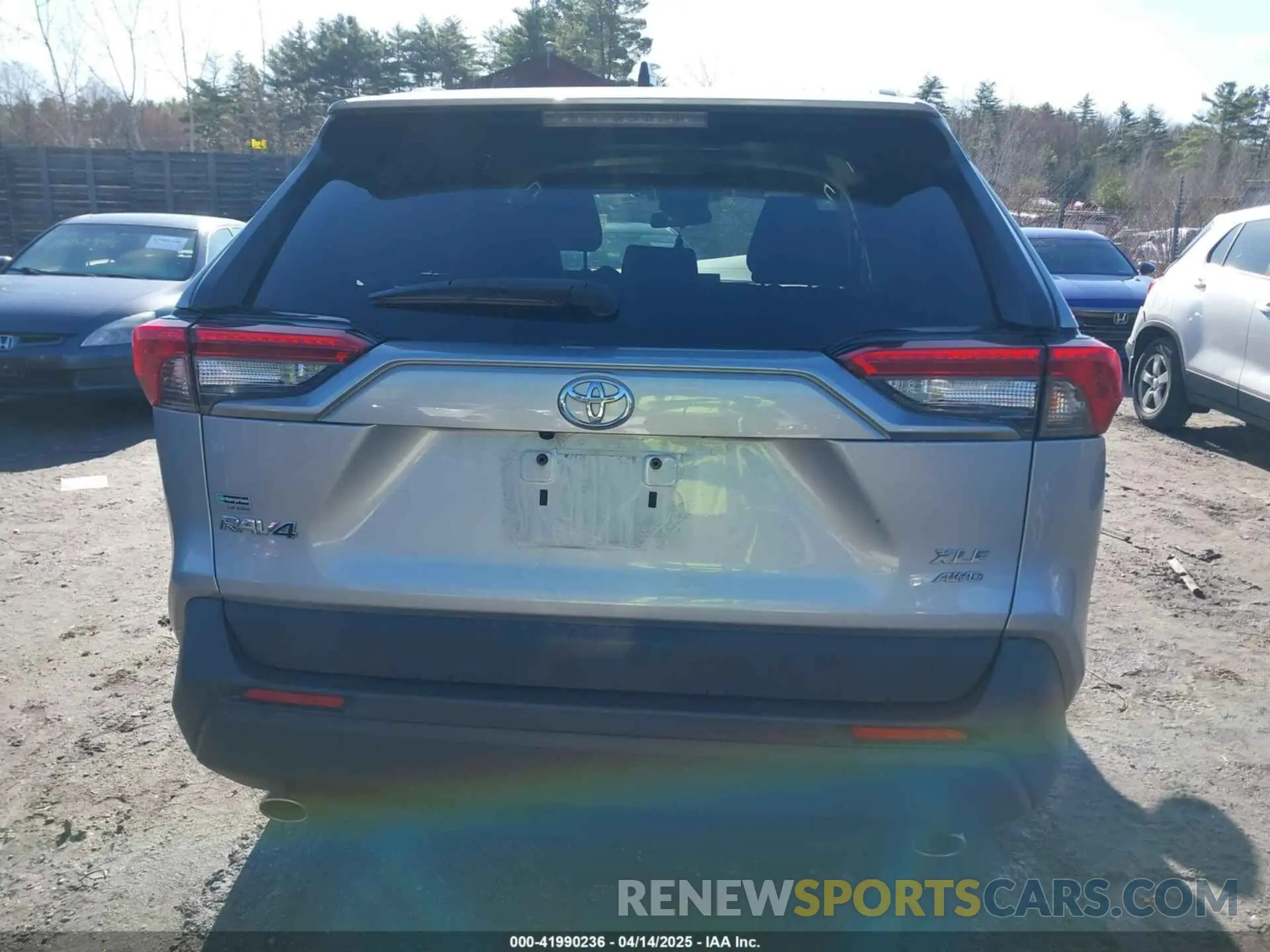 15 Photograph of a damaged car 2T3P1RFV0LC069209 TOYOTA RAV4 2020