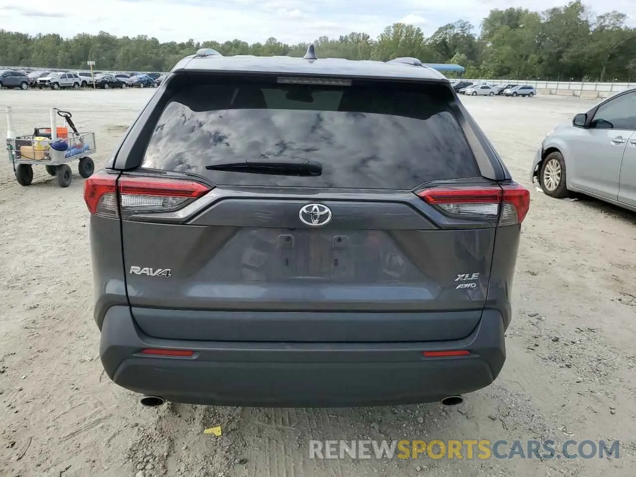 6 Photograph of a damaged car 2T3P1RFV0LC121213 TOYOTA RAV4 2020