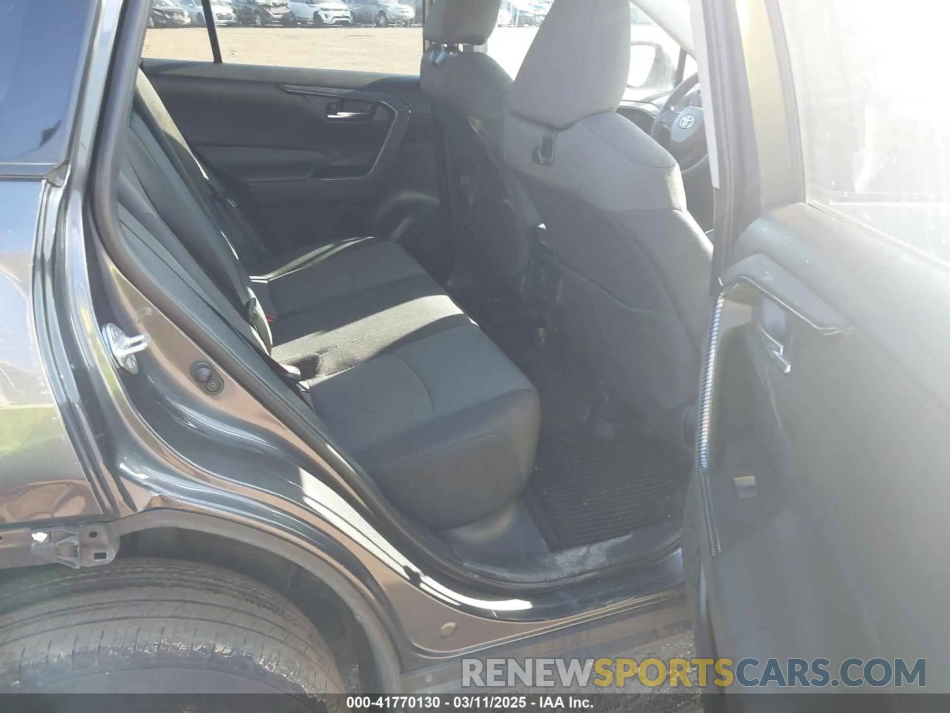 8 Фотография поврежденного автомобиля 2T3P1RFV1LC073754 TOYOTA RAV4 2020