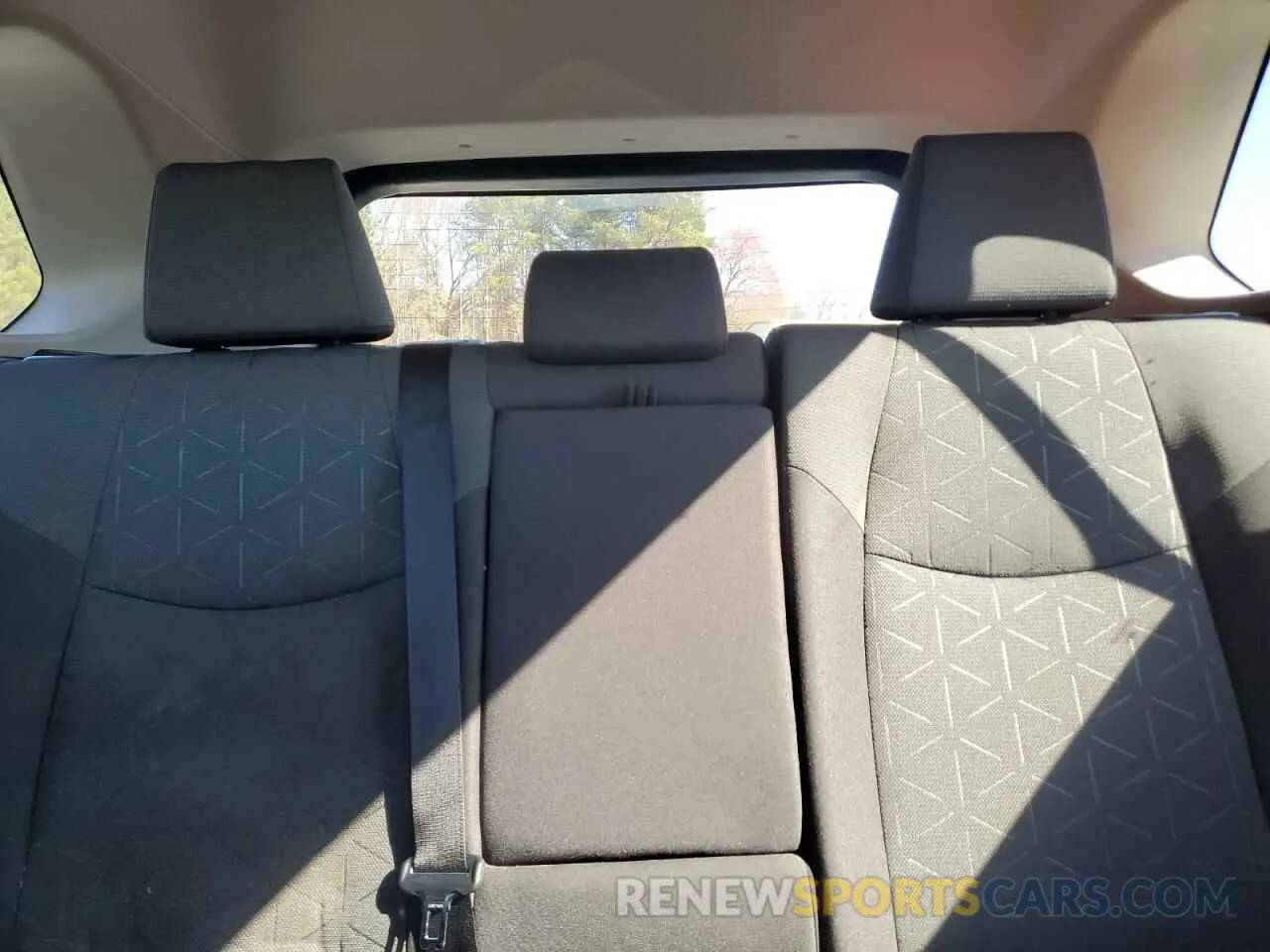 10 Photograph of a damaged car 2T3P1RFV1LC075942 TOYOTA RAV4 2020