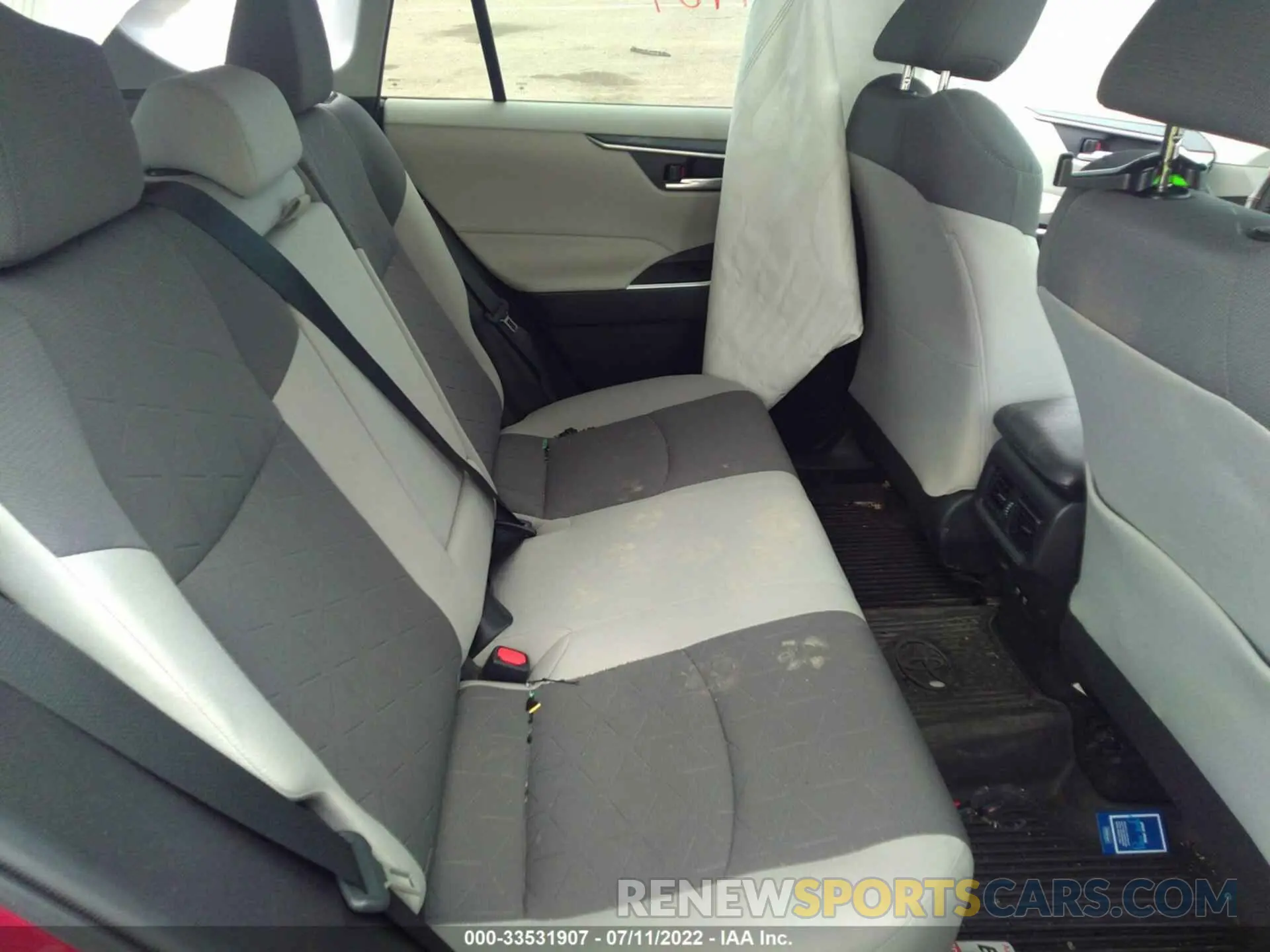 8 Photograph of a damaged car 2T3P1RFV1LW118853 TOYOTA RAV4 2020