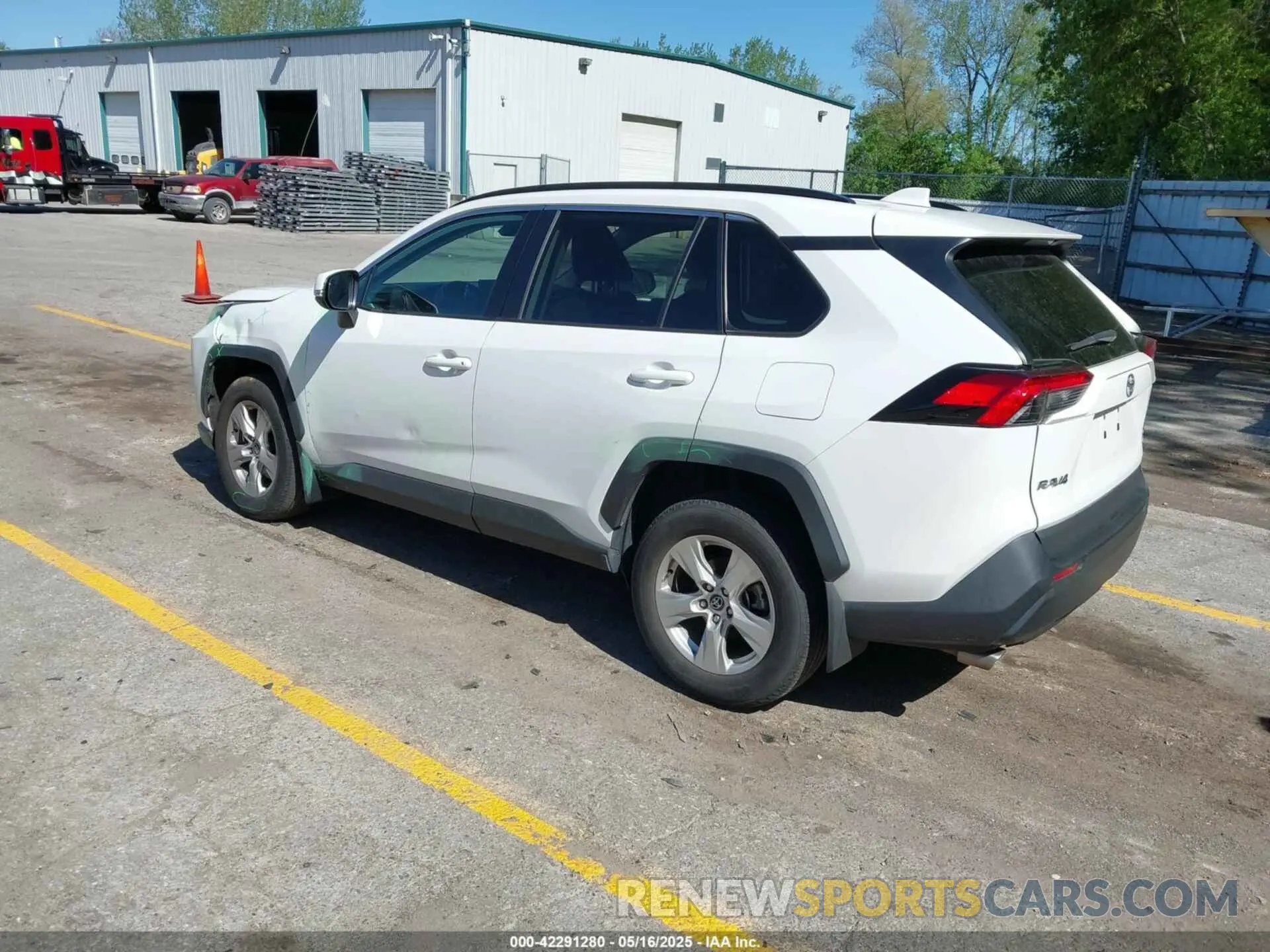 3 Photograph of a damaged car 2T3P1RFV2LC071673 TOYOTA RAV4 2020