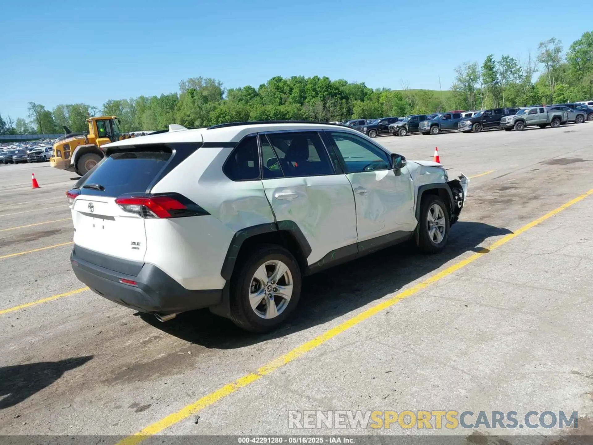 4 Photograph of a damaged car 2T3P1RFV2LC071673 TOYOTA RAV4 2020