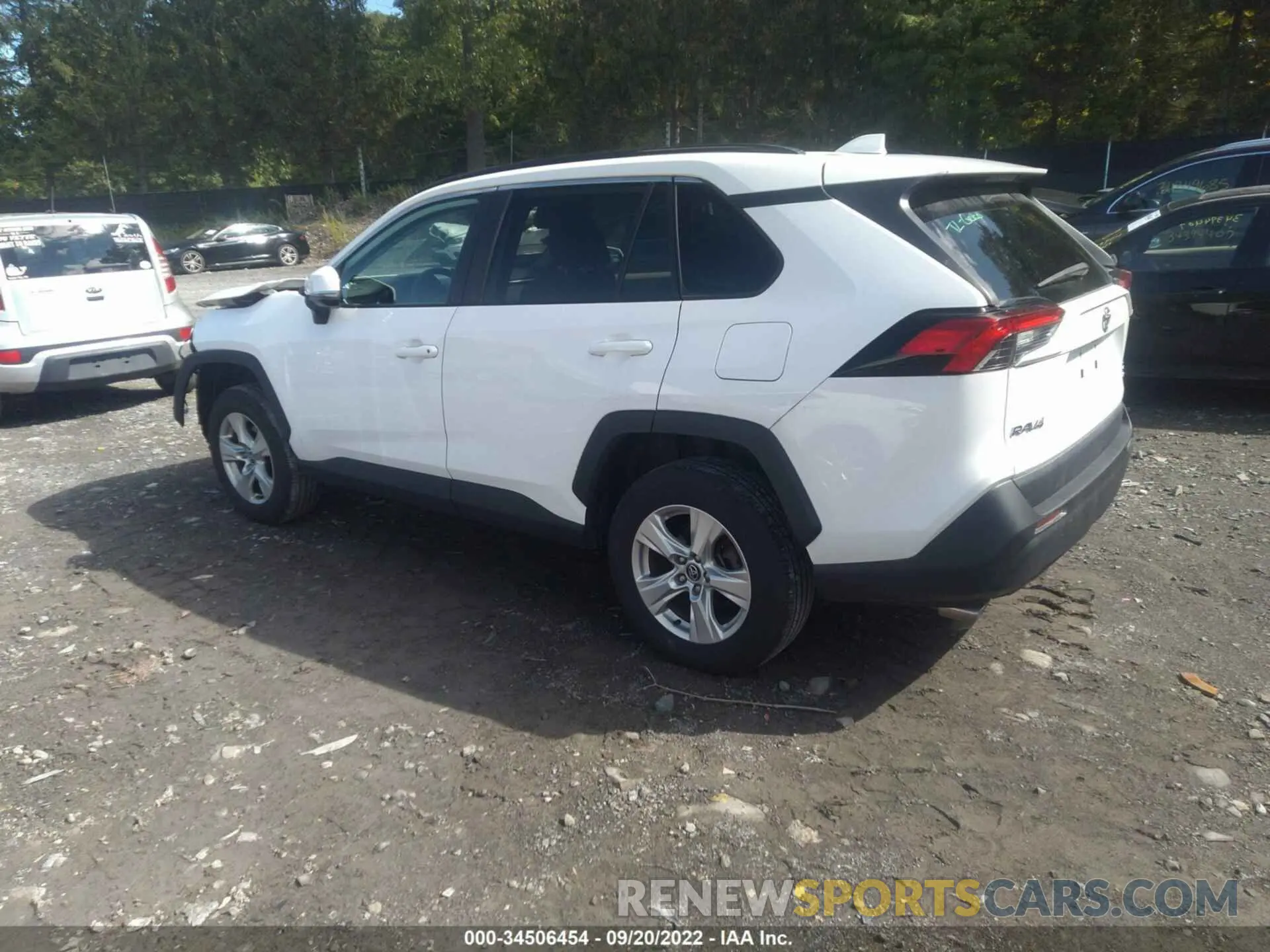 3 Photograph of a damaged car 2T3P1RFV2LC072337 TOYOTA RAV4 2020
