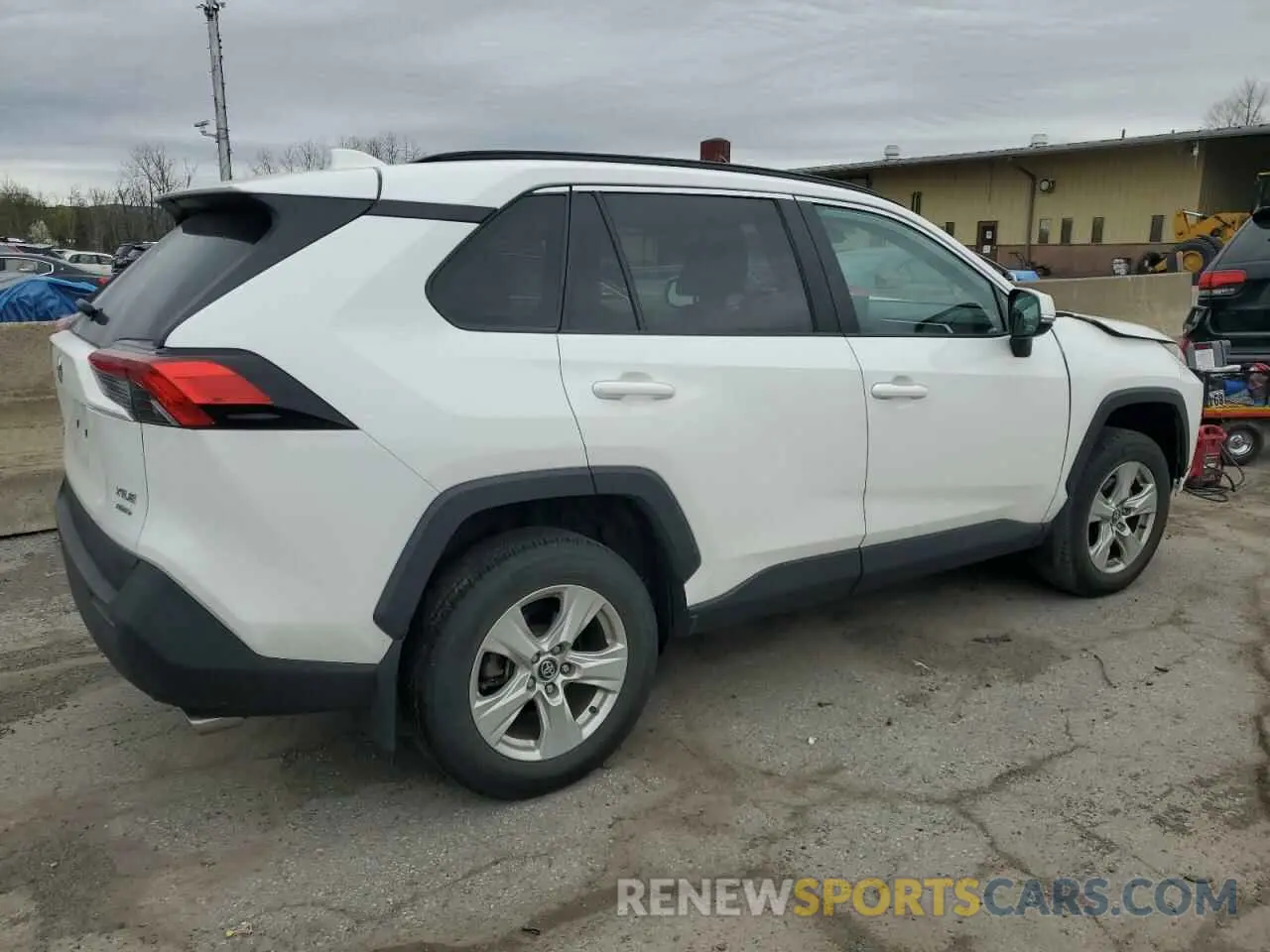 3 Photograph of a damaged car 2T3P1RFV2LC121441 TOYOTA RAV4 2020