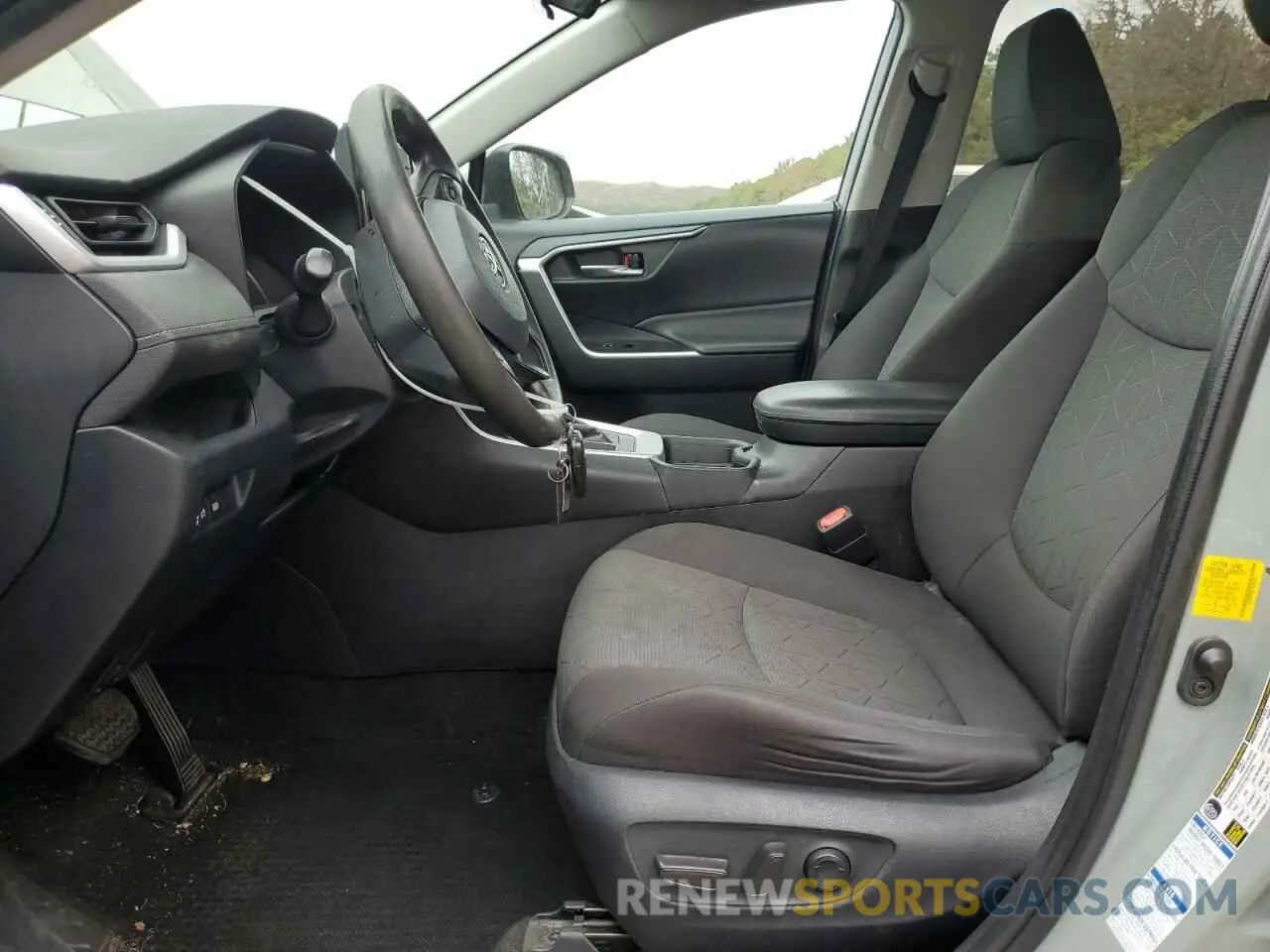 7 Фотография поврежденного автомобиля 2T3P1RFV2LW100815 TOYOTA RAV4 2020