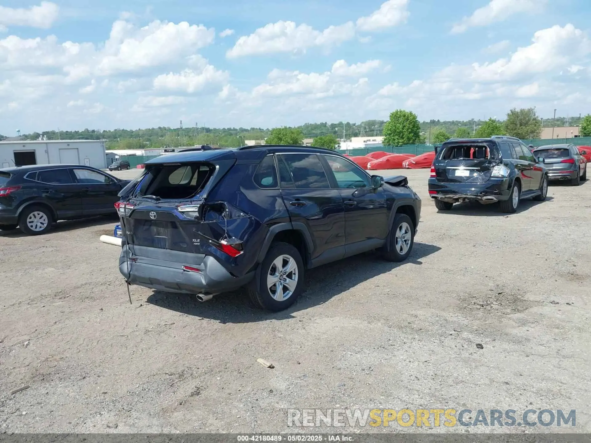 4 Photograph of a damaged car 2T3P1RFV2LW103696 TOYOTA RAV4 2020