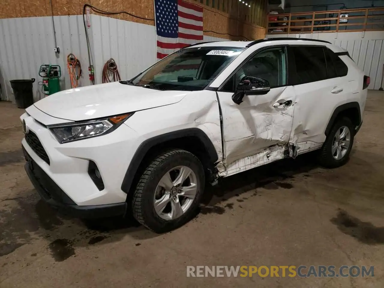 1 Photograph of a damaged car 2T3P1RFV2LW124953 TOYOTA RAV4 2020