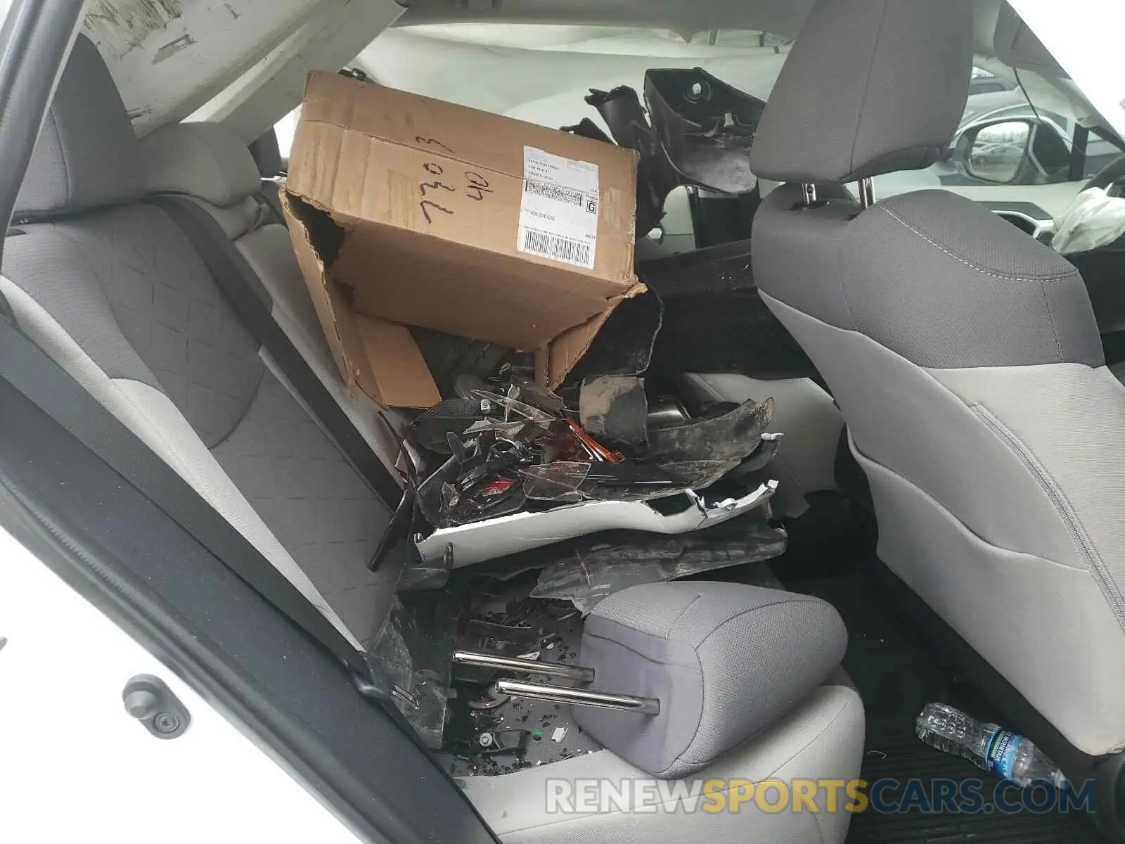 6 Photograph of a damaged car 2T3P1RFV2LW129389 TOYOTA RAV4 2020
