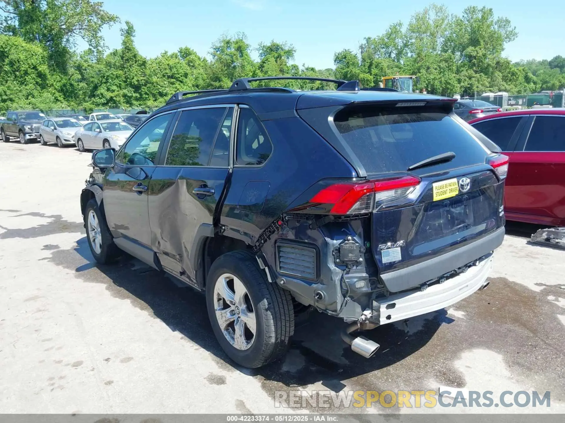 3 Photograph of a damaged car 2T3P1RFV3LC067275 TOYOTA RAV4 2020
