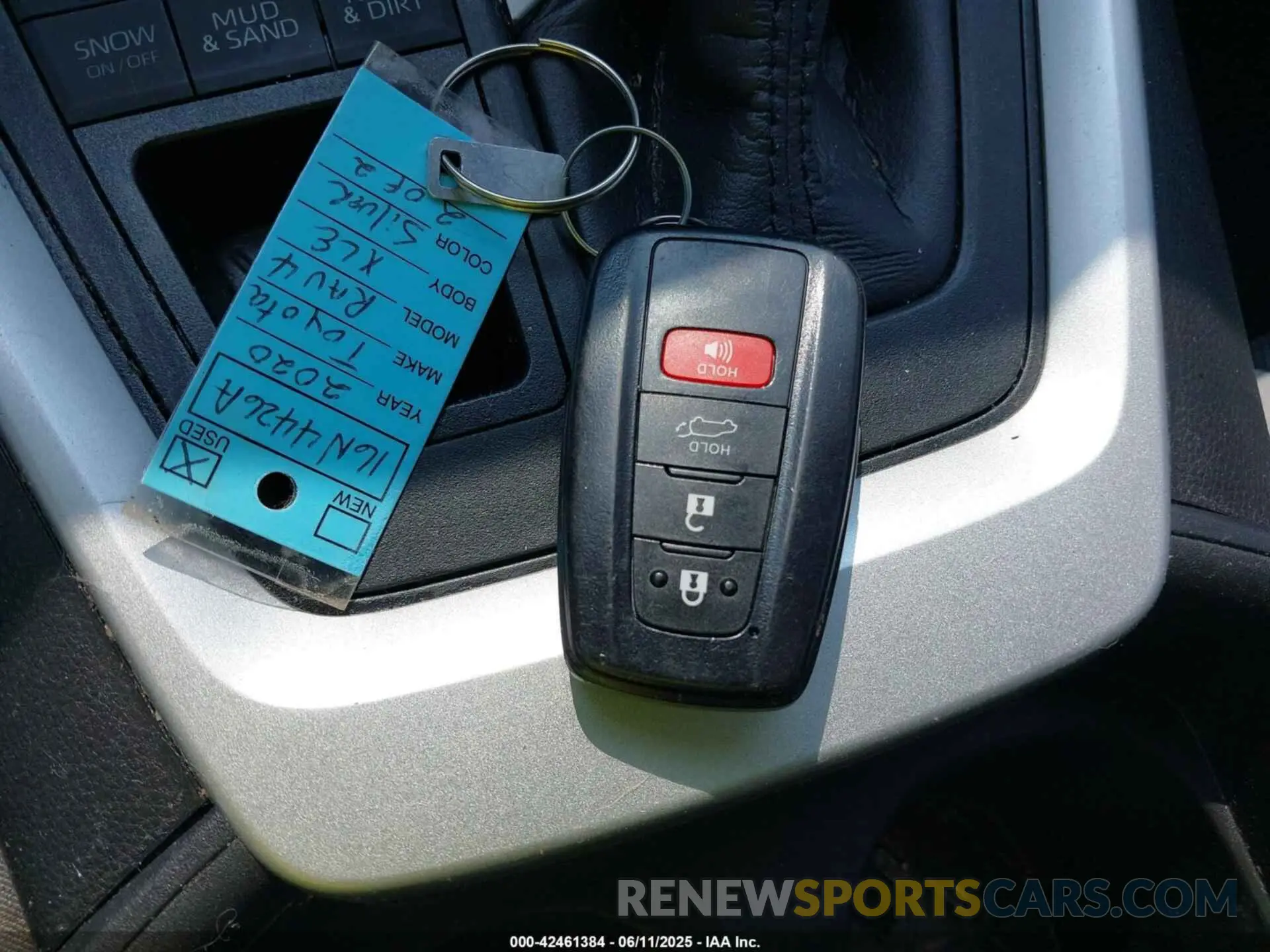 11 Photograph of a damaged car 2T3P1RFV3LC071374 TOYOTA RAV4 2020