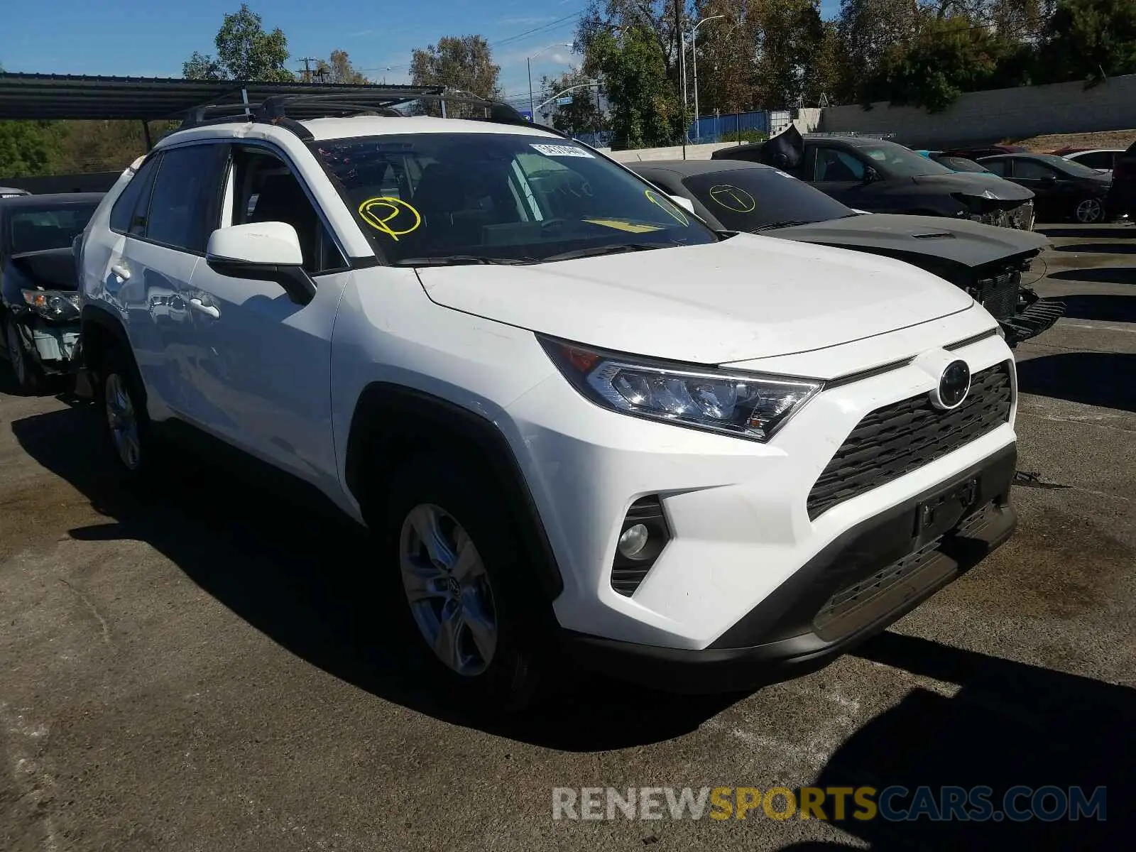 1 Photograph of a damaged car 2T3P1RFV3LC097134 TOYOTA RAV4 2020