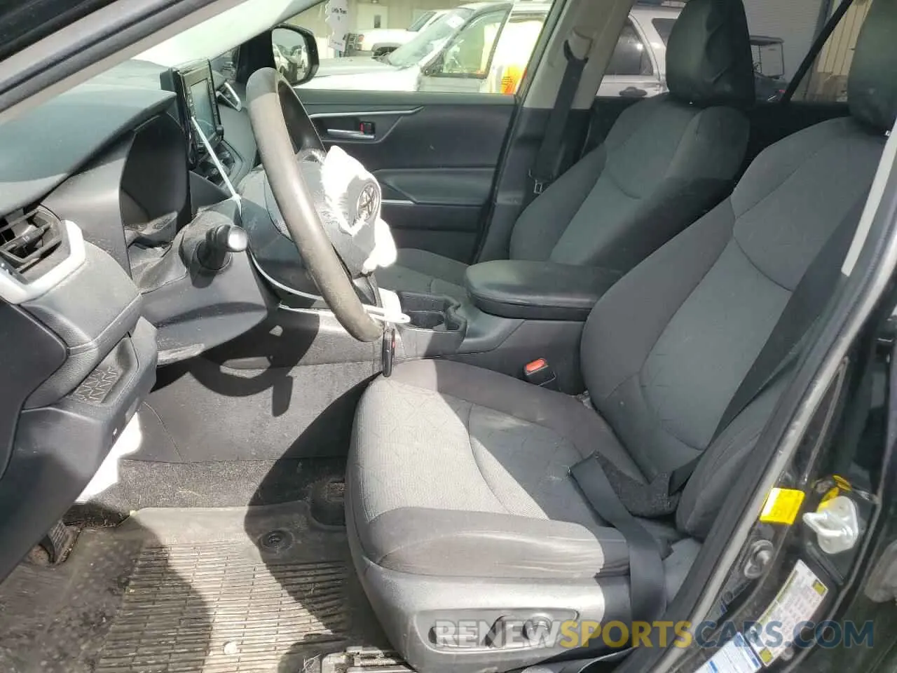 7 Photograph of a damaged car 2T3P1RFV3LC110058 TOYOTA RAV4 2020