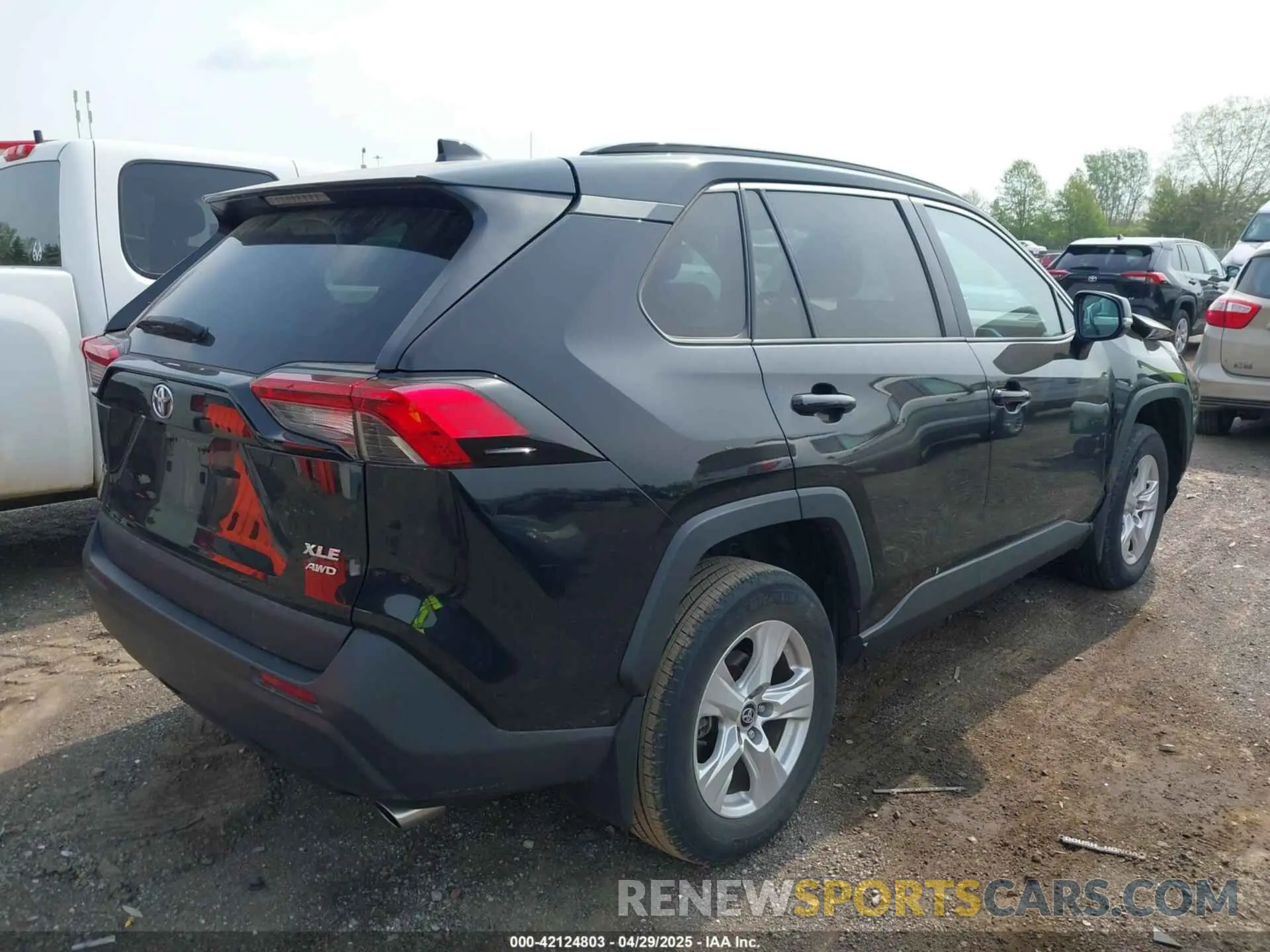 4 Photograph of a damaged car 2T3P1RFV3LC121898 TOYOTA RAV4 2020
