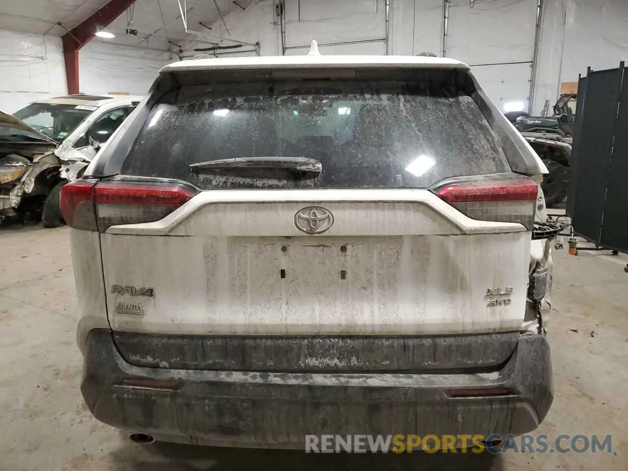 6 Photograph of a damaged car 2T3P1RFV3LC131752 TOYOTA RAV4 2020