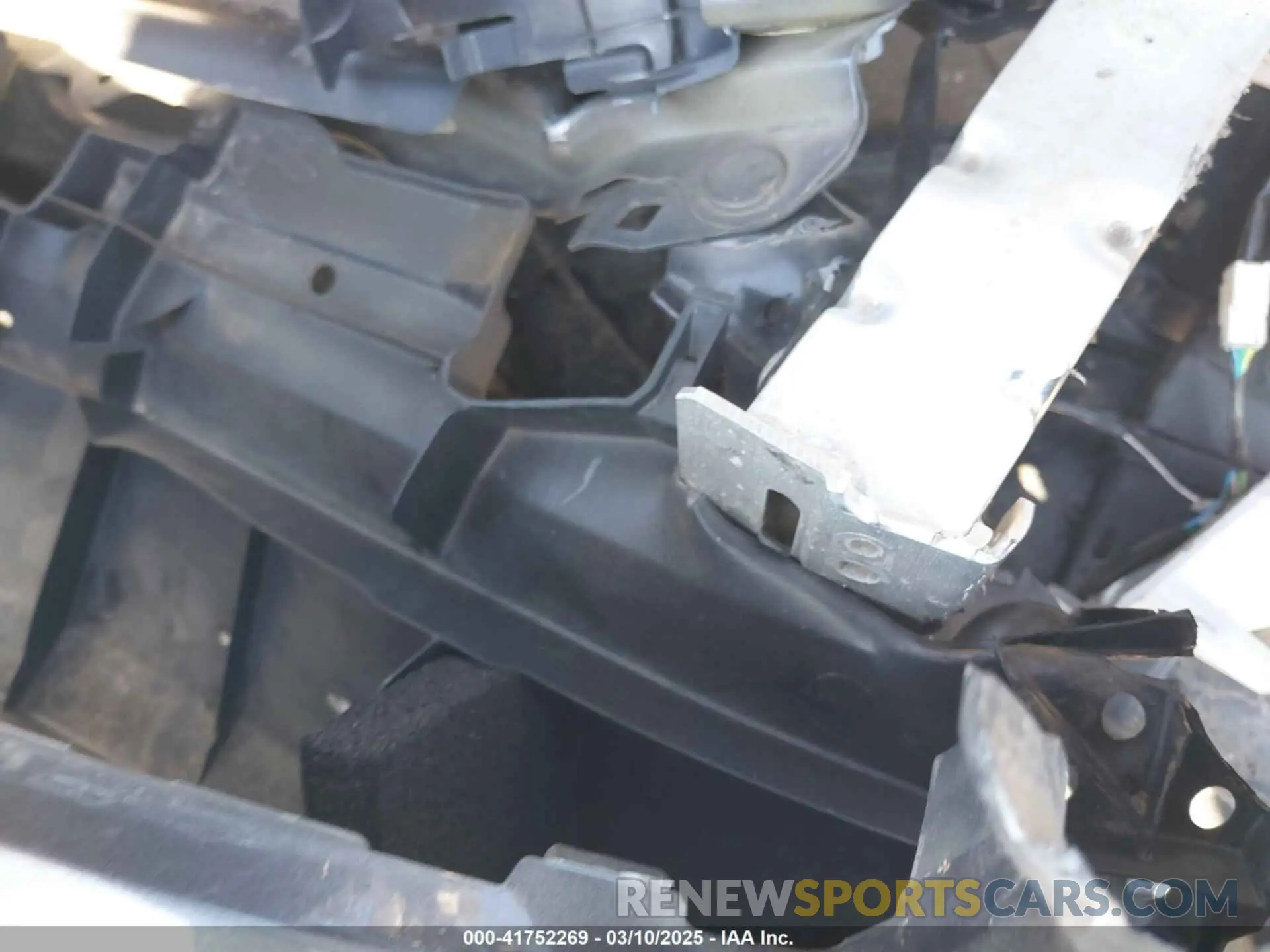 11 Photograph of a damaged car 2T3P1RFV4LC077779 TOYOTA RAV4 2020