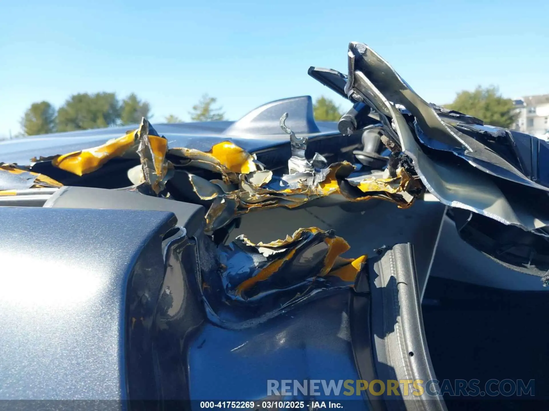 18 Photograph of a damaged car 2T3P1RFV4LC077779 TOYOTA RAV4 2020