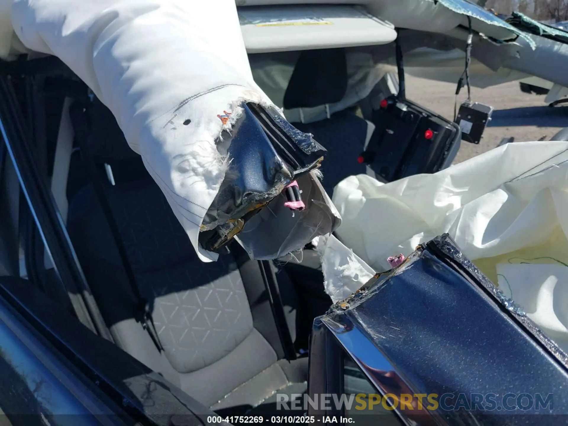 21 Photograph of a damaged car 2T3P1RFV4LC077779 TOYOTA RAV4 2020