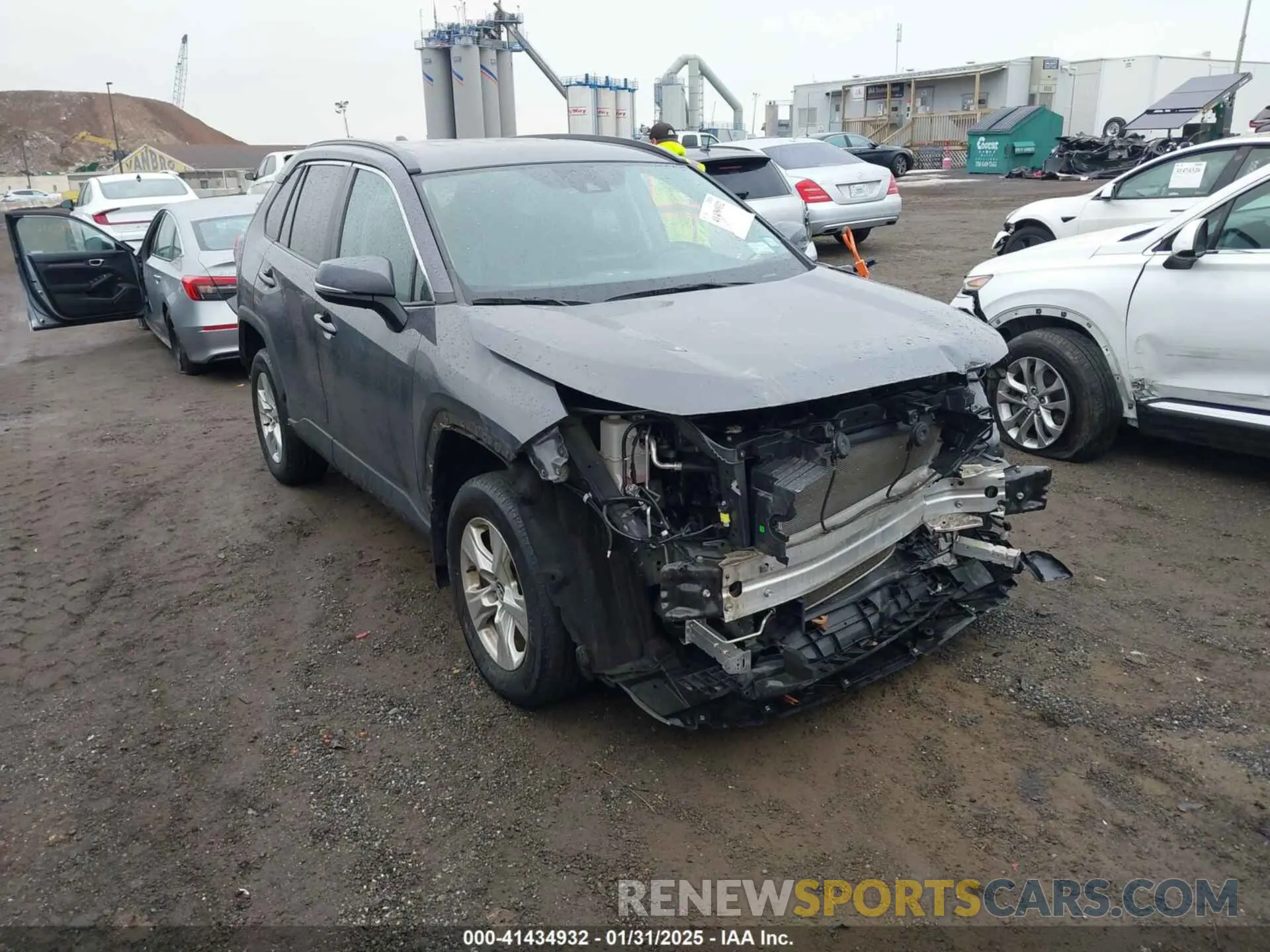 1 Photograph of a damaged car 2T3P1RFV4LW131273 TOYOTA RAV4 2020