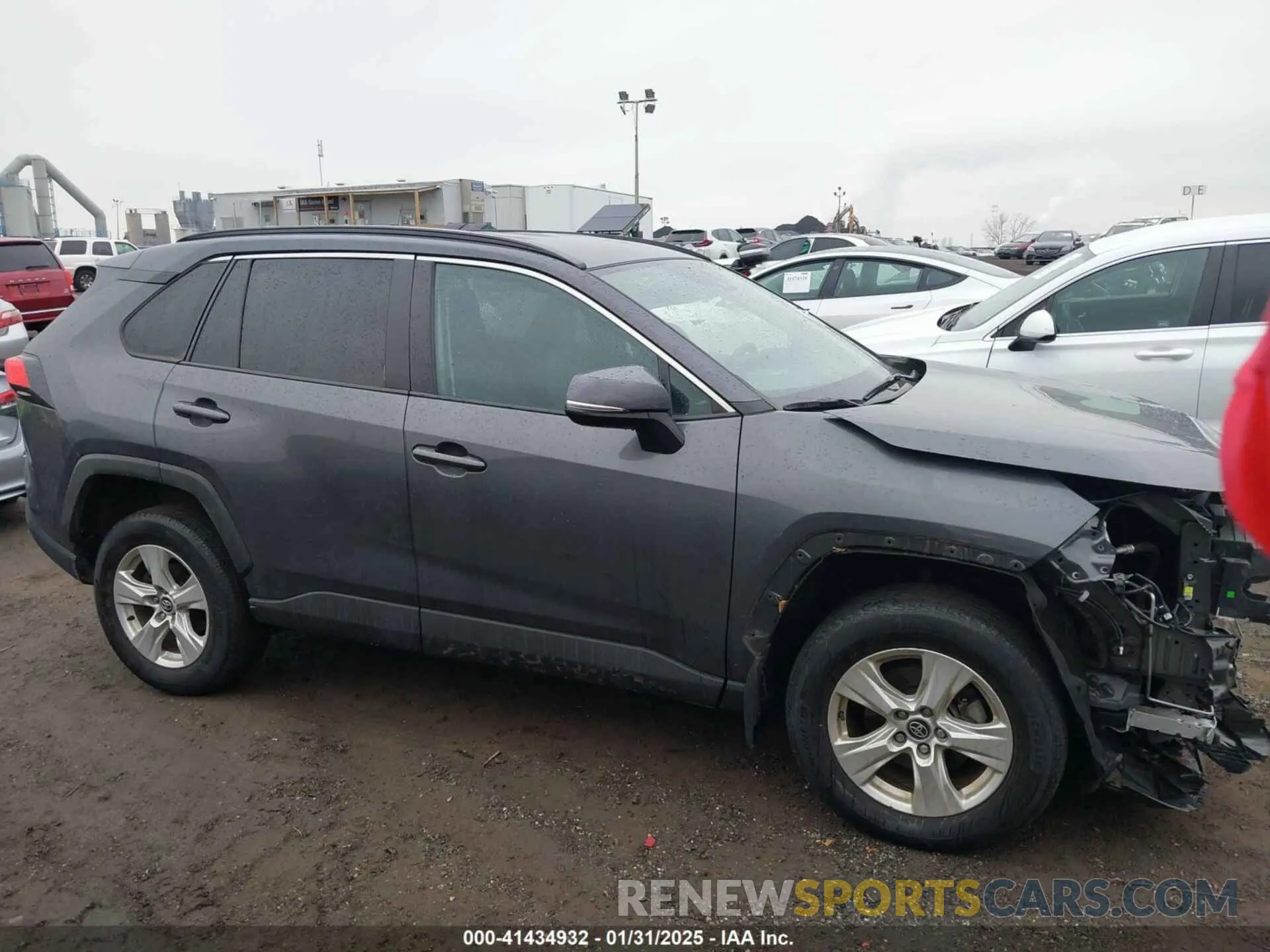 13 Photograph of a damaged car 2T3P1RFV4LW131273 TOYOTA RAV4 2020