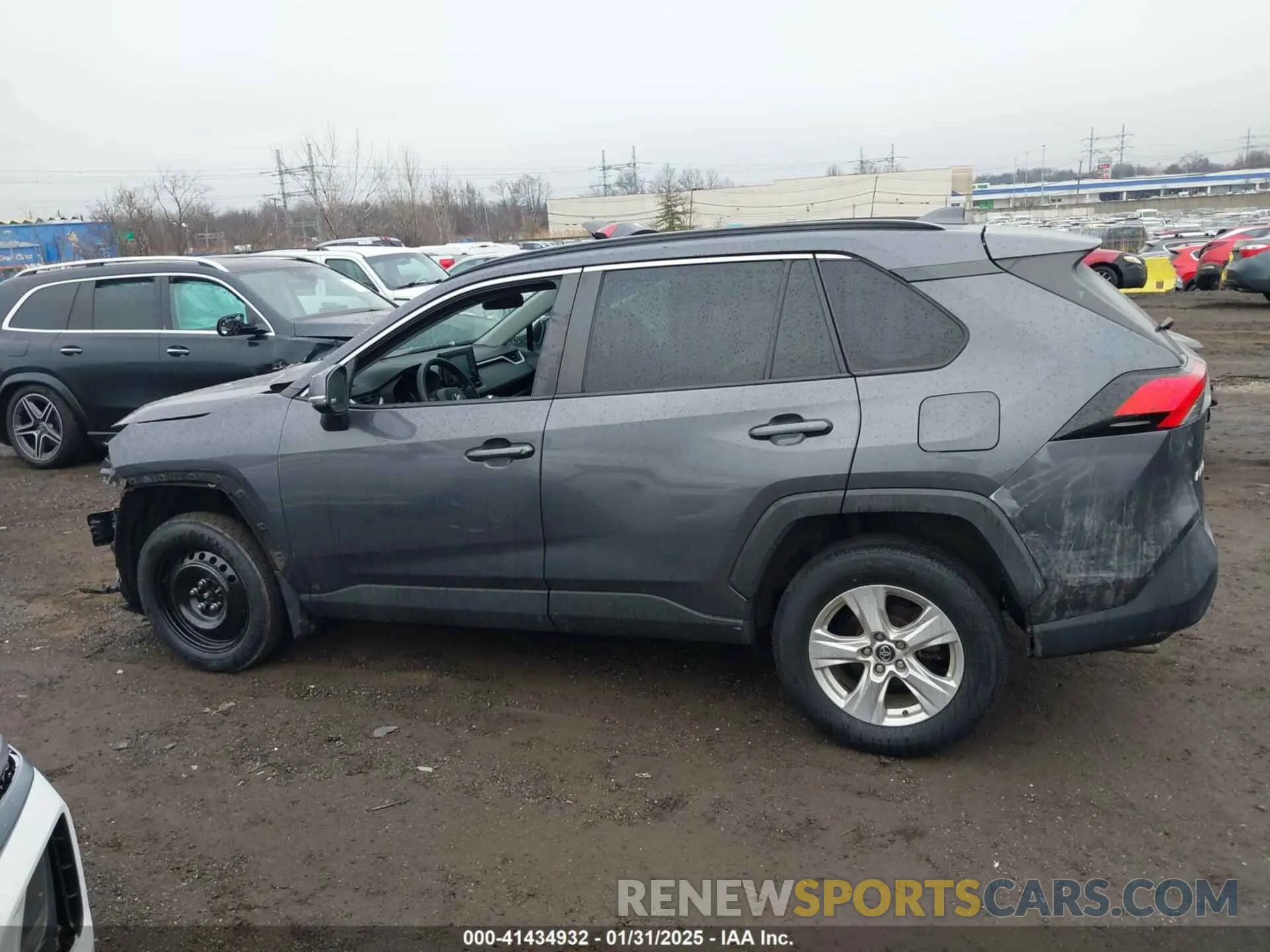 14 Photograph of a damaged car 2T3P1RFV4LW131273 TOYOTA RAV4 2020