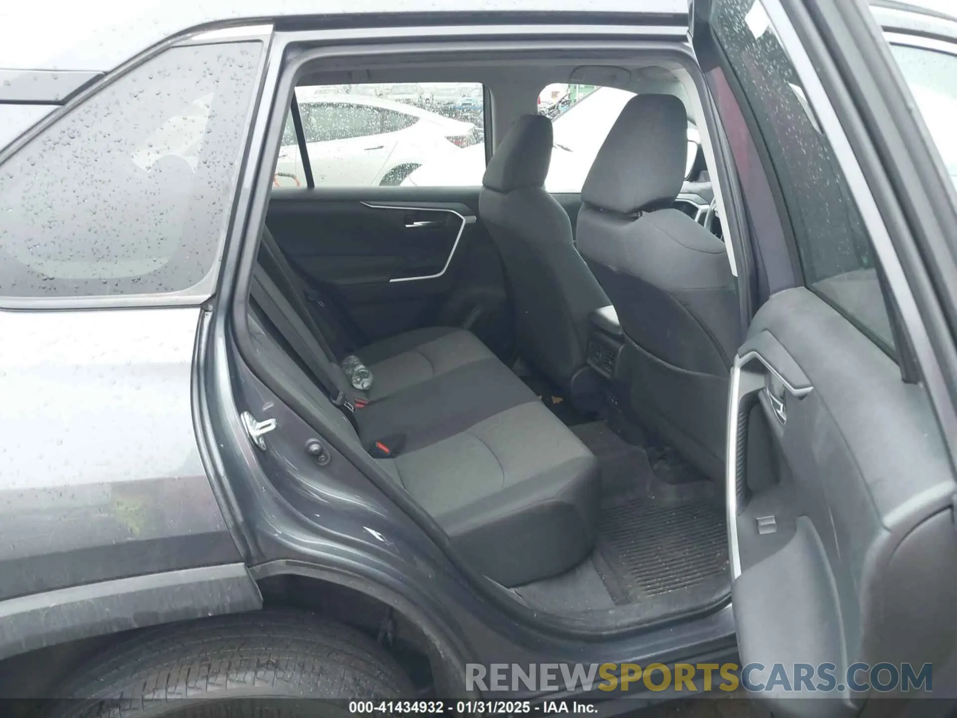 8 Photograph of a damaged car 2T3P1RFV4LW131273 TOYOTA RAV4 2020