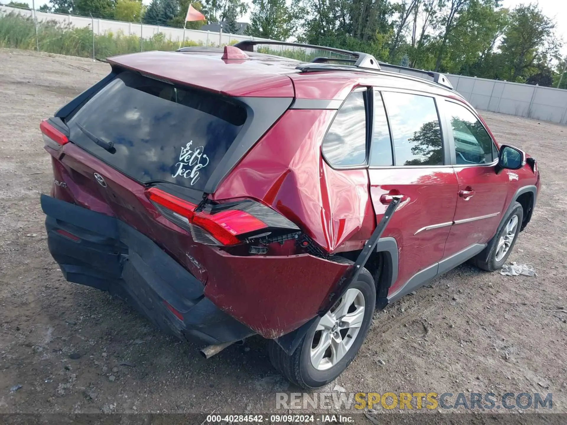 4 Photograph of a damaged car 2T3P1RFV5LC087480 TOYOTA RAV4 2020