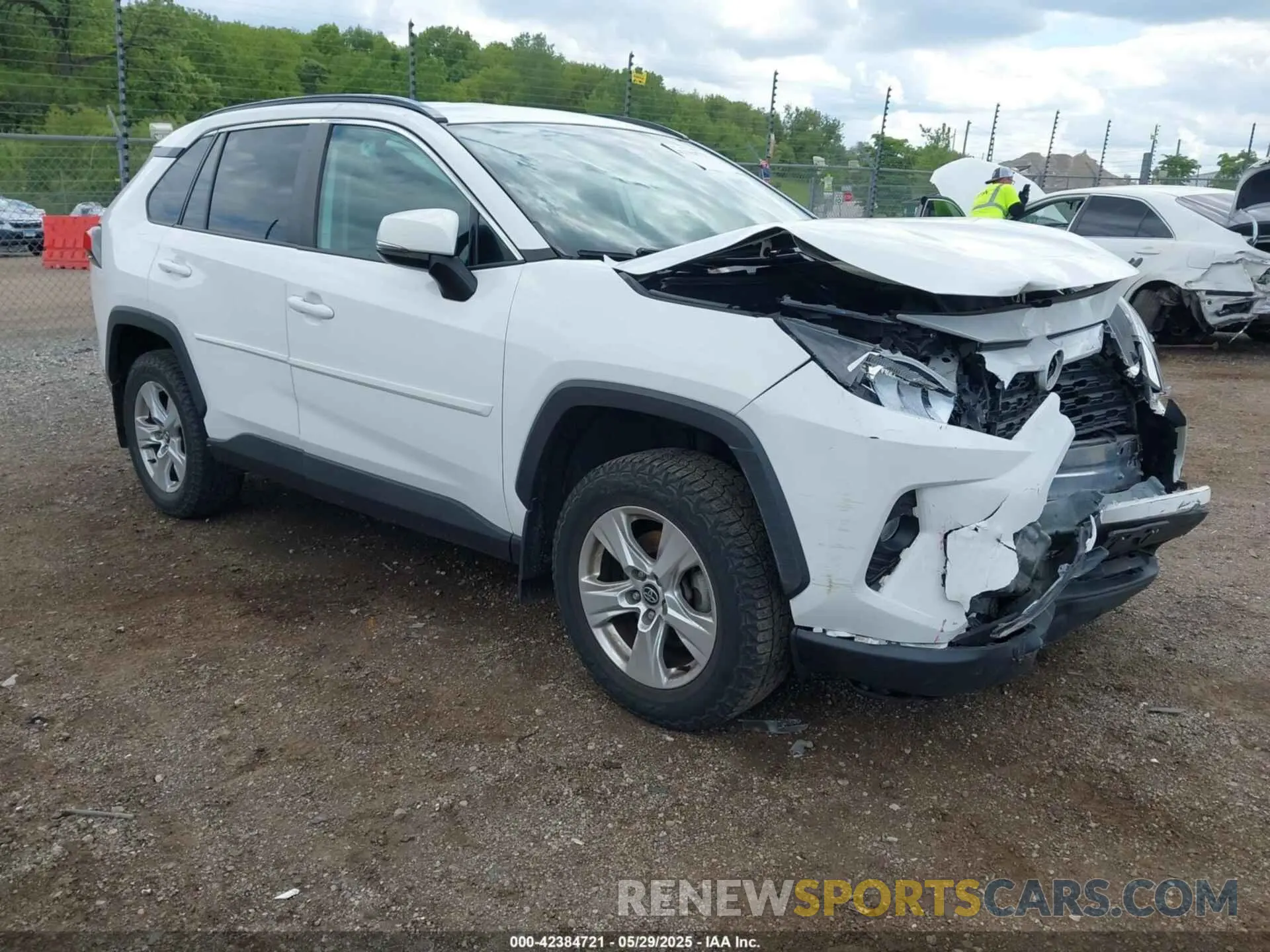 1 Photograph of a damaged car 2T3P1RFV5LC111146 TOYOTA RAV4 2020