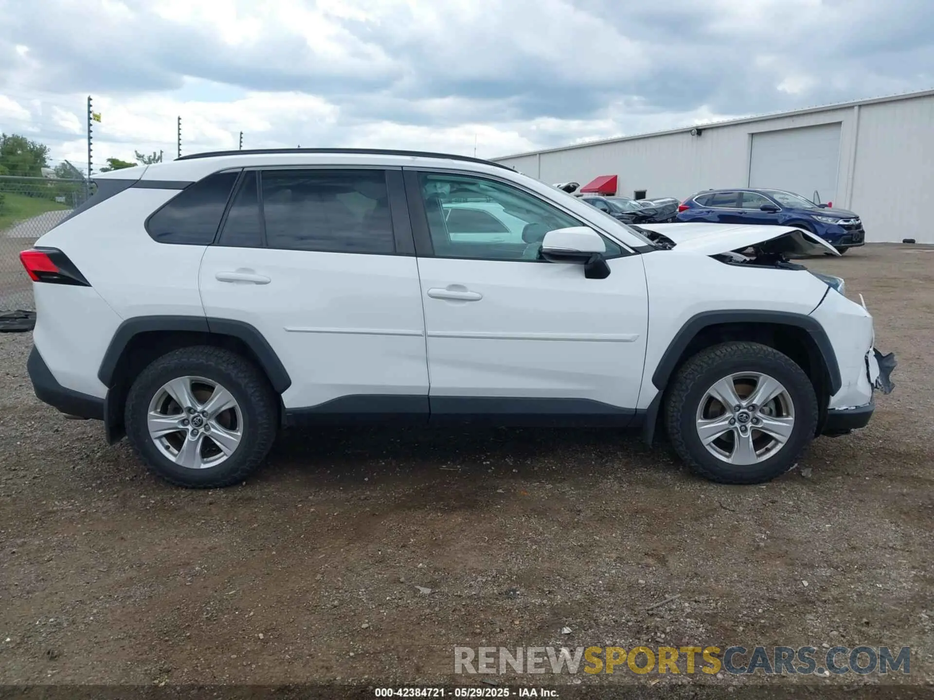 13 Photograph of a damaged car 2T3P1RFV5LC111146 TOYOTA RAV4 2020